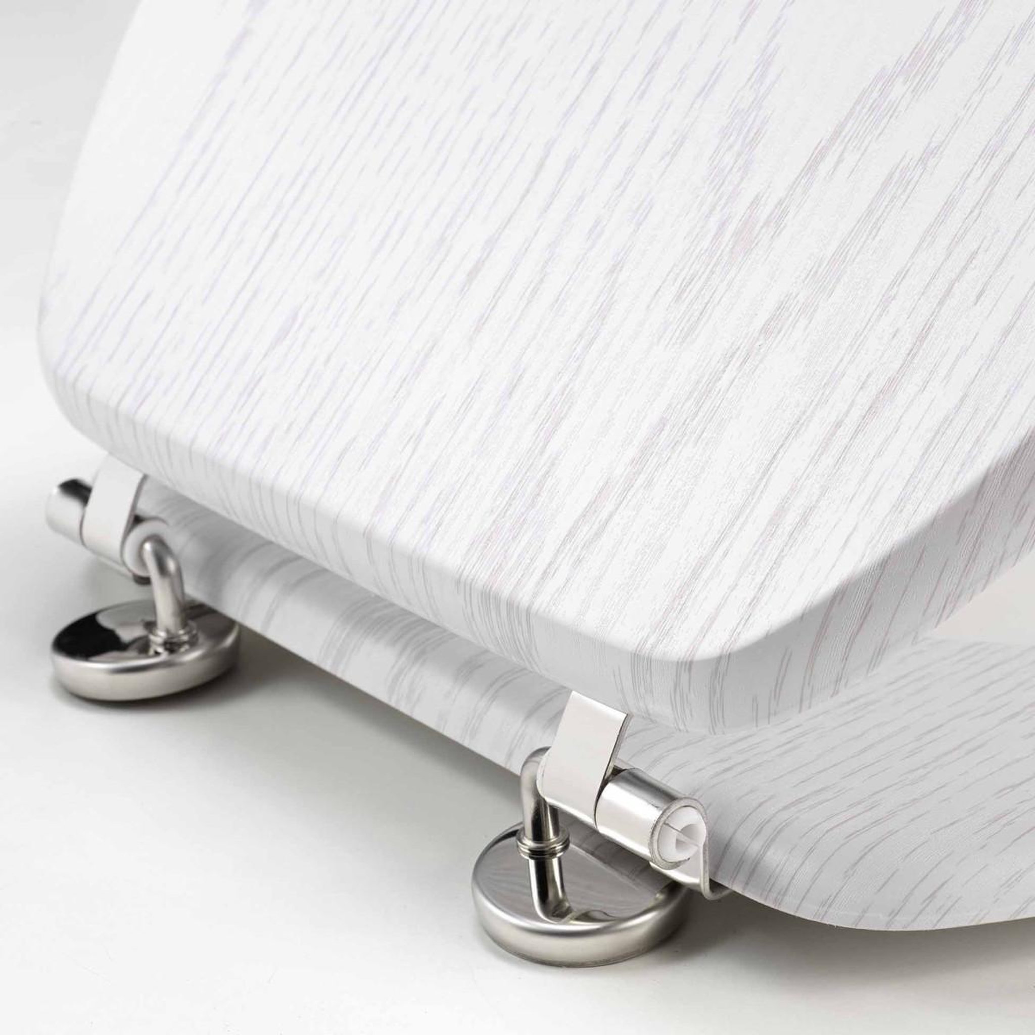 Voir la diapositive 5 : Douceur d'Intérieur Abattant wc effet bois  strata  46cm blanc