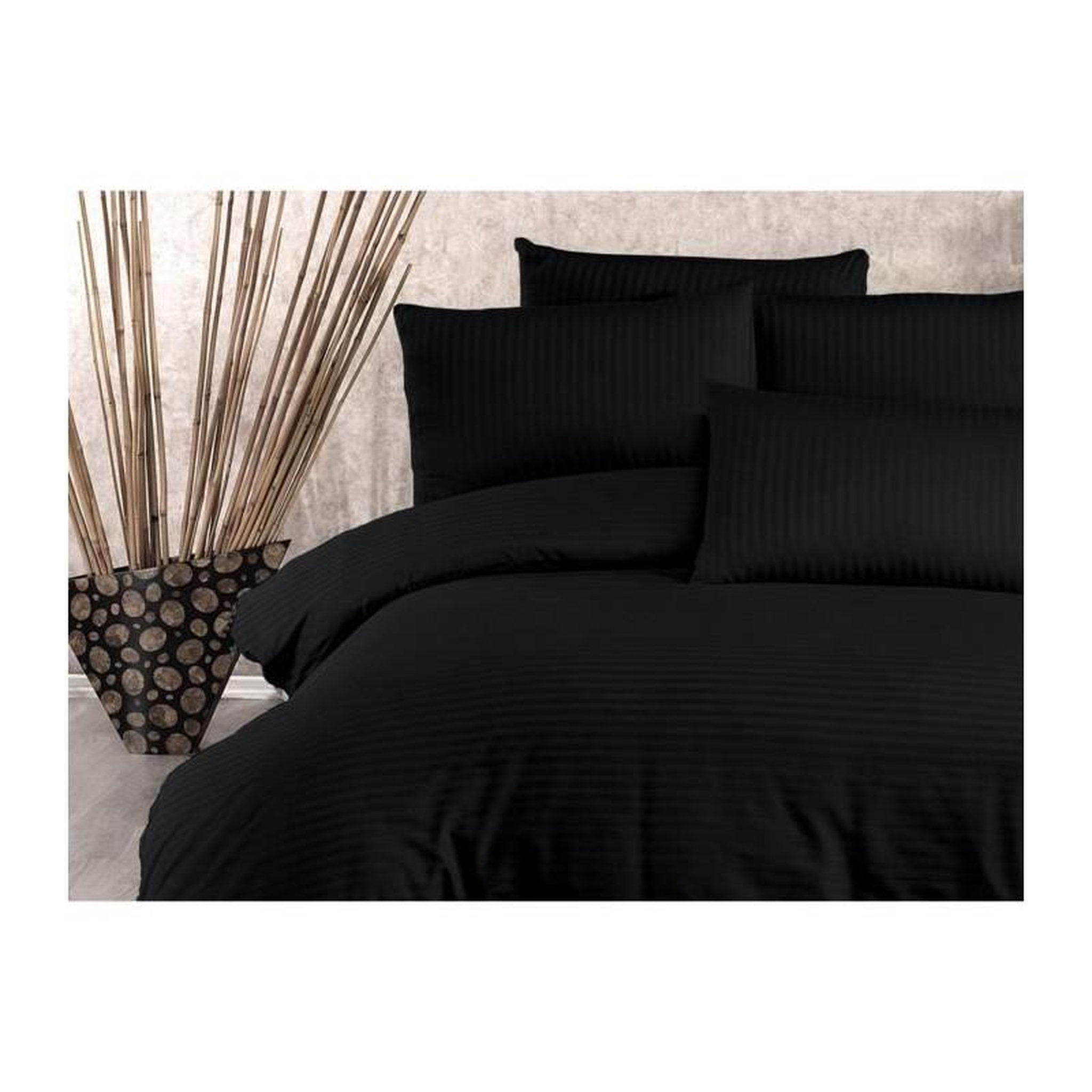 Voir la diapositive 2 : GENERIQUE Parure de lit - 1 housse de couette 220 x 240 cm + 2 taies d'oreiller 60 x 60 cm - 80% coton, 20% polyester - Noir