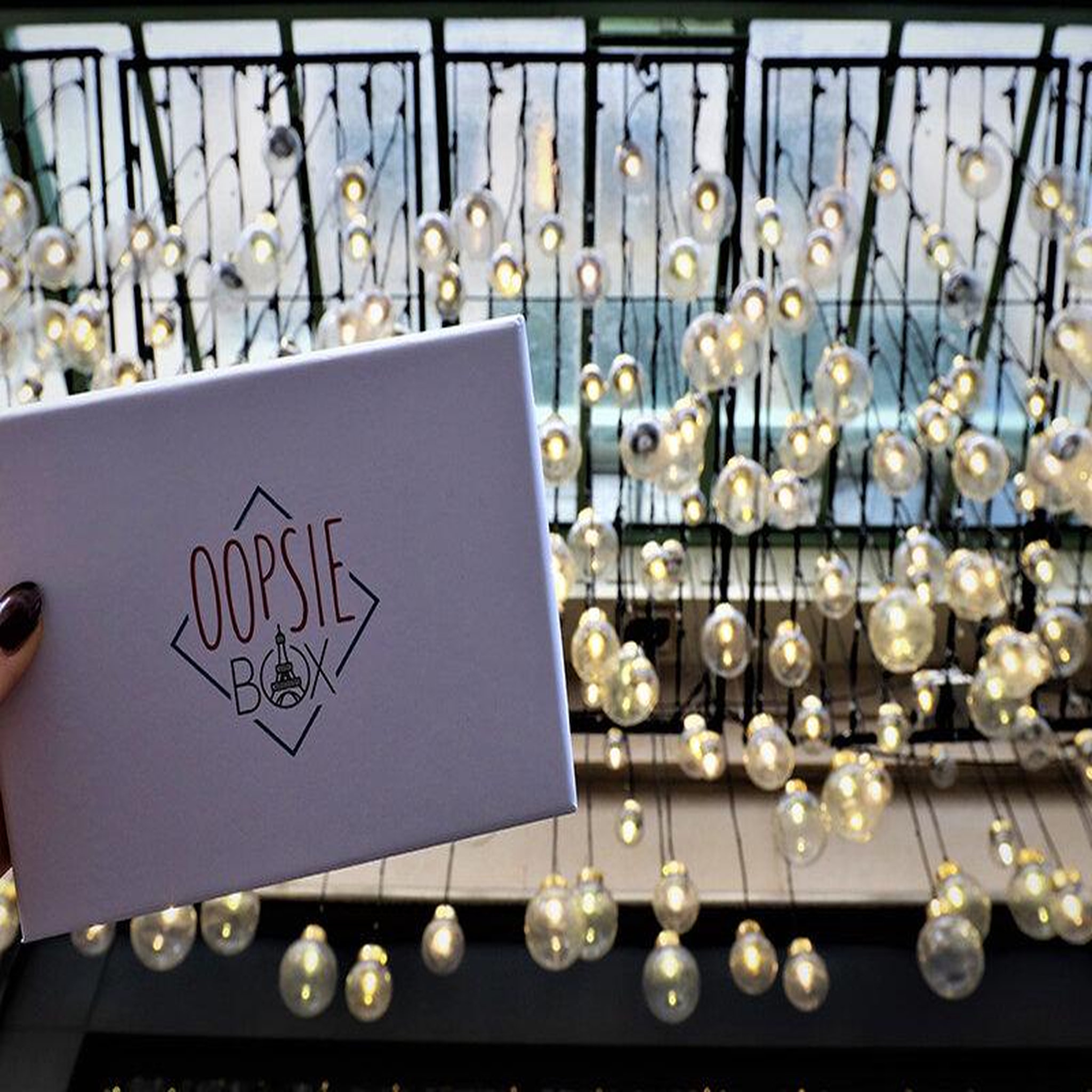 Voir la diapositive 3 : Smartbox Oopsie Box La Festive 3 mois : spectacle, activité culturelle et bar pour 2 personnes - Coffret Cadeau Sport & Aventure