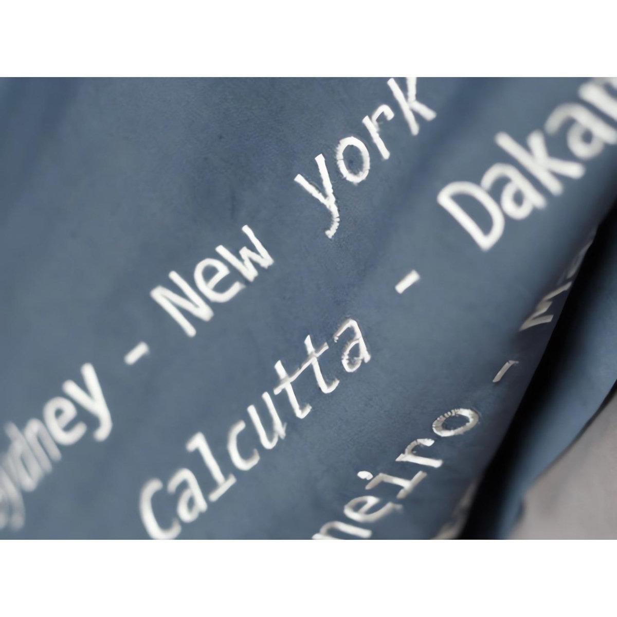 Sylvie Thiriez Drap plat 180x290 cm brodé NAVIGATEUR par Sylvie Thiriez