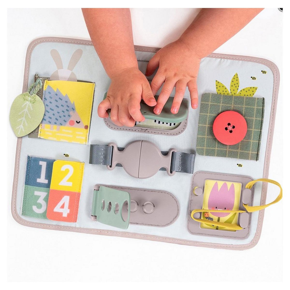 TAF TOYS Tableau d activites avec attaches