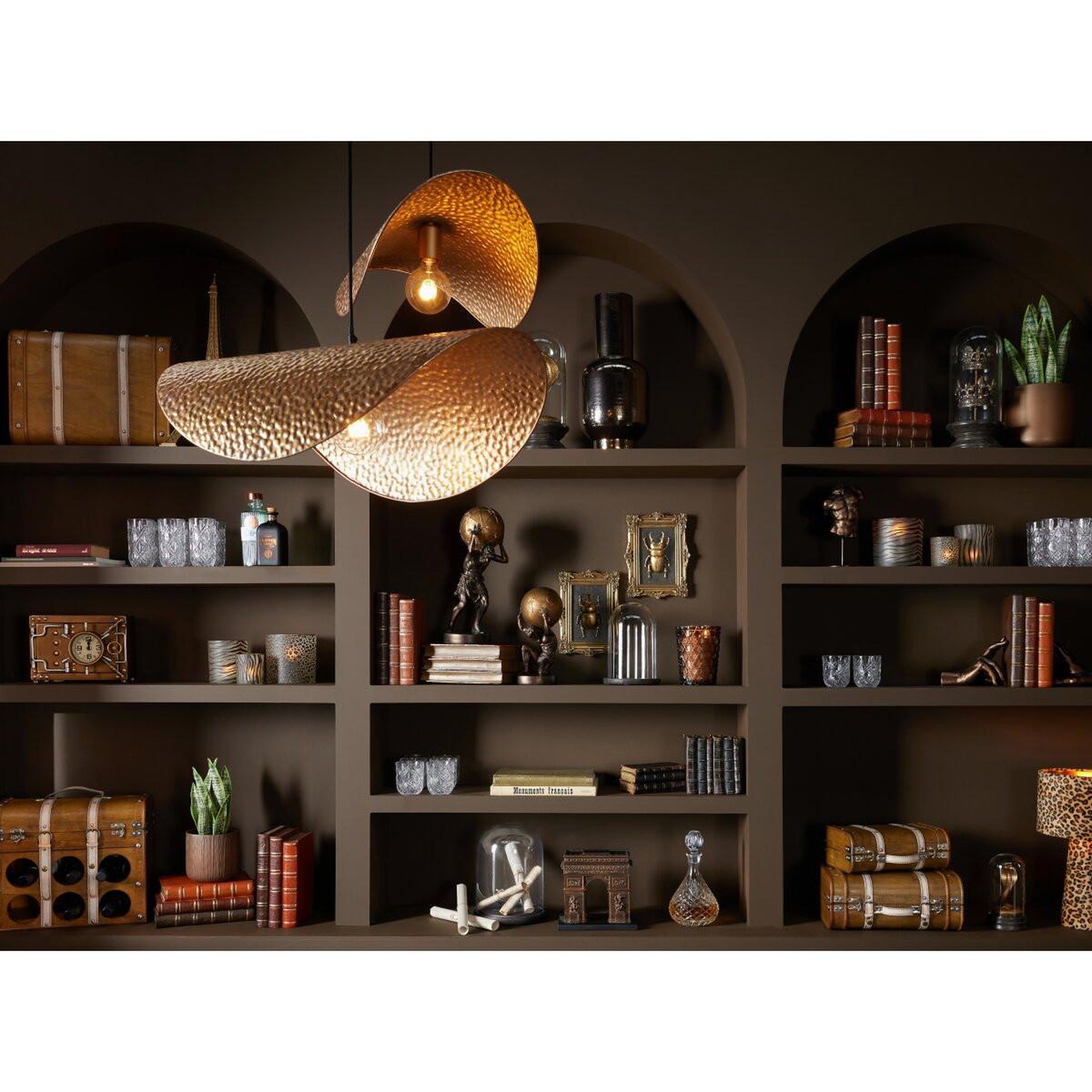 Voir la diapositive 5 : J-LINE Lampe suspension design  carl  51cm doré