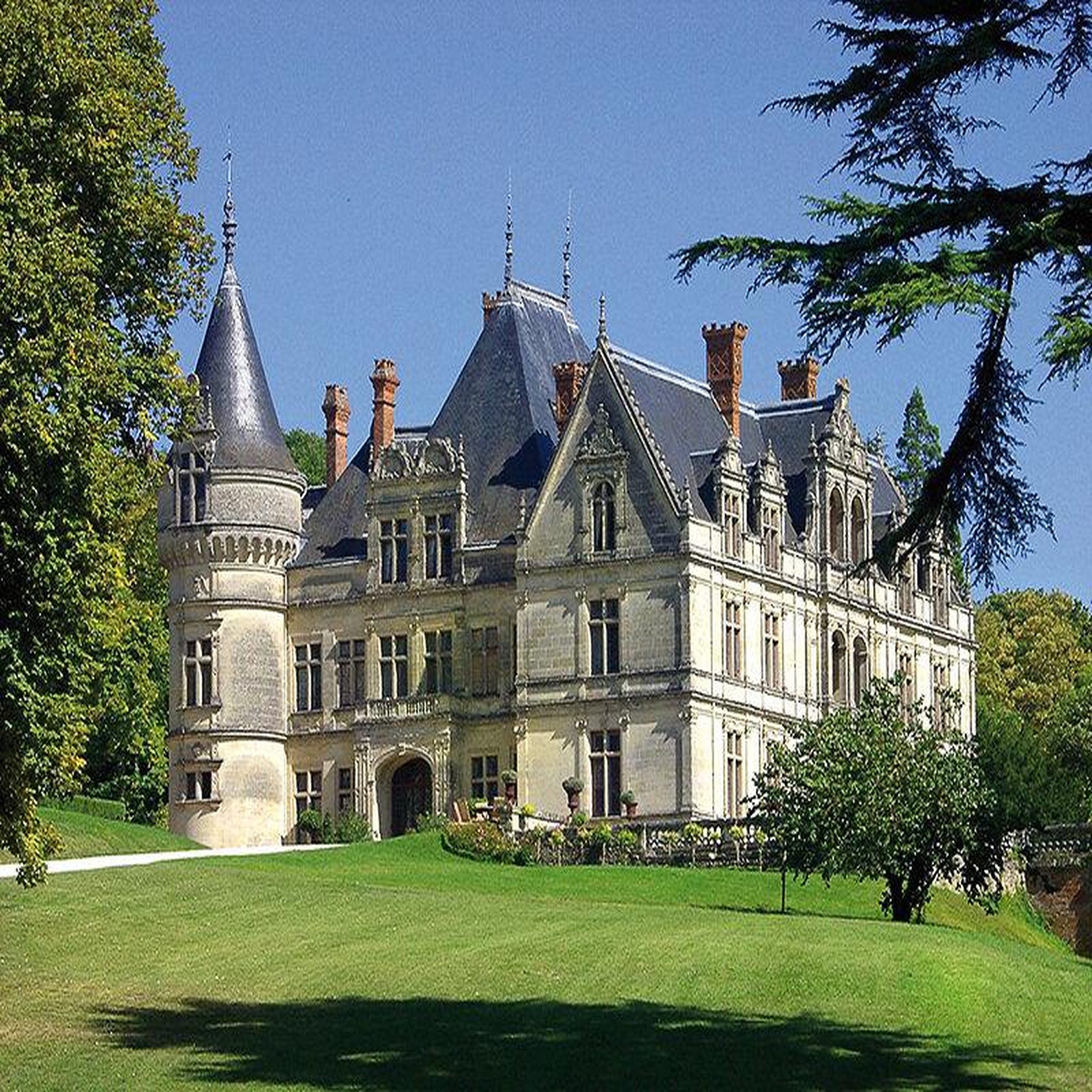 Voir la diapositive 2 : Smartbox Coffret cadeau pour maman : séjour de 2 jours en château pour 2 personnes - coffret cadeau séjour