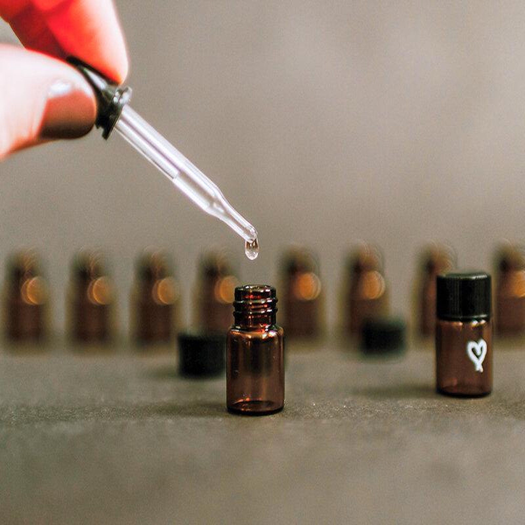Voir la diapositive 3 : Smartbox Atelier de création de parfum pour 2 dans un appartement privé à Paris - Coffret Cadeau Multi-thèmes