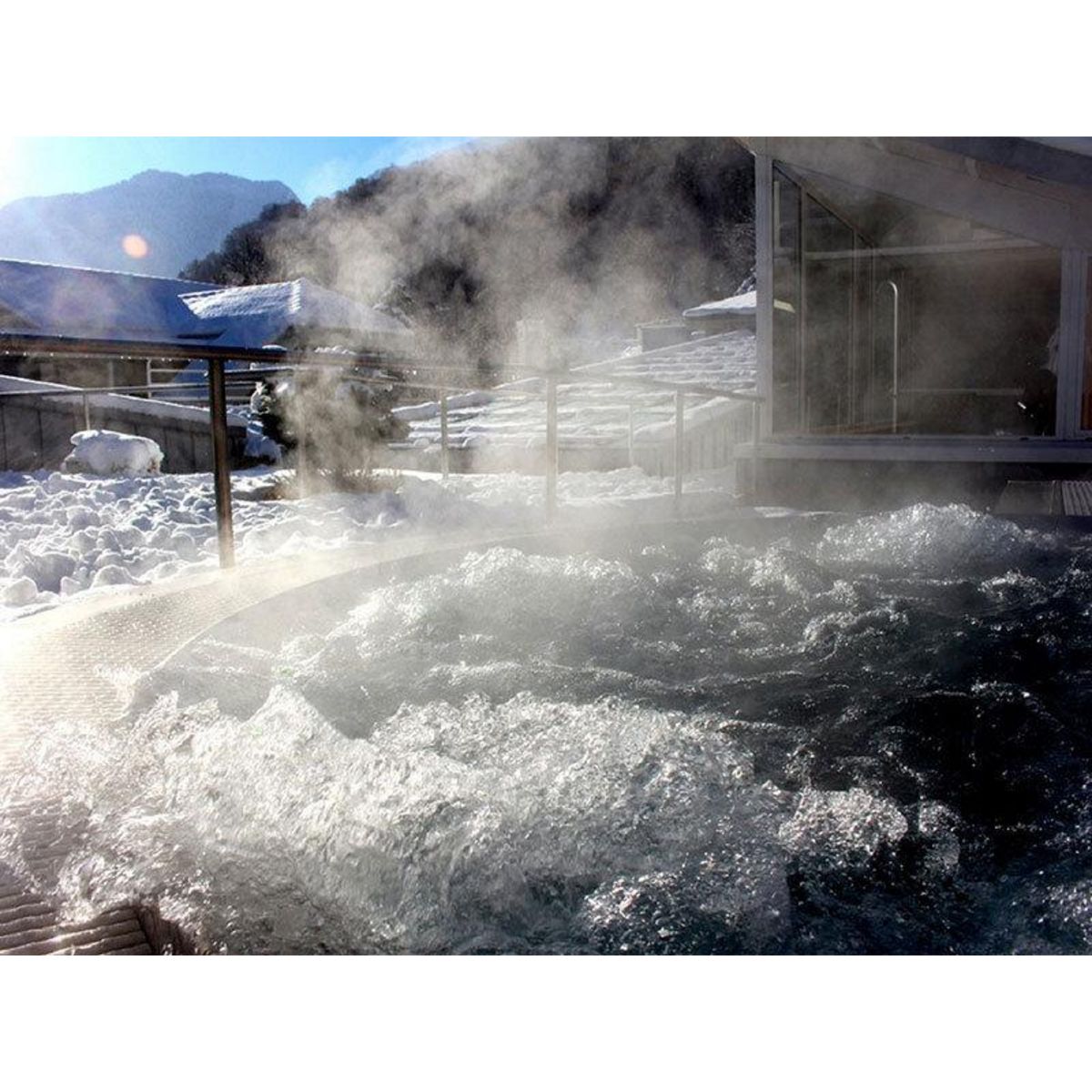 Smartbox Soin Medi-jet de 15 min avec accès libre au spa dans les Alpes - Coffret Cadeau Bien-être