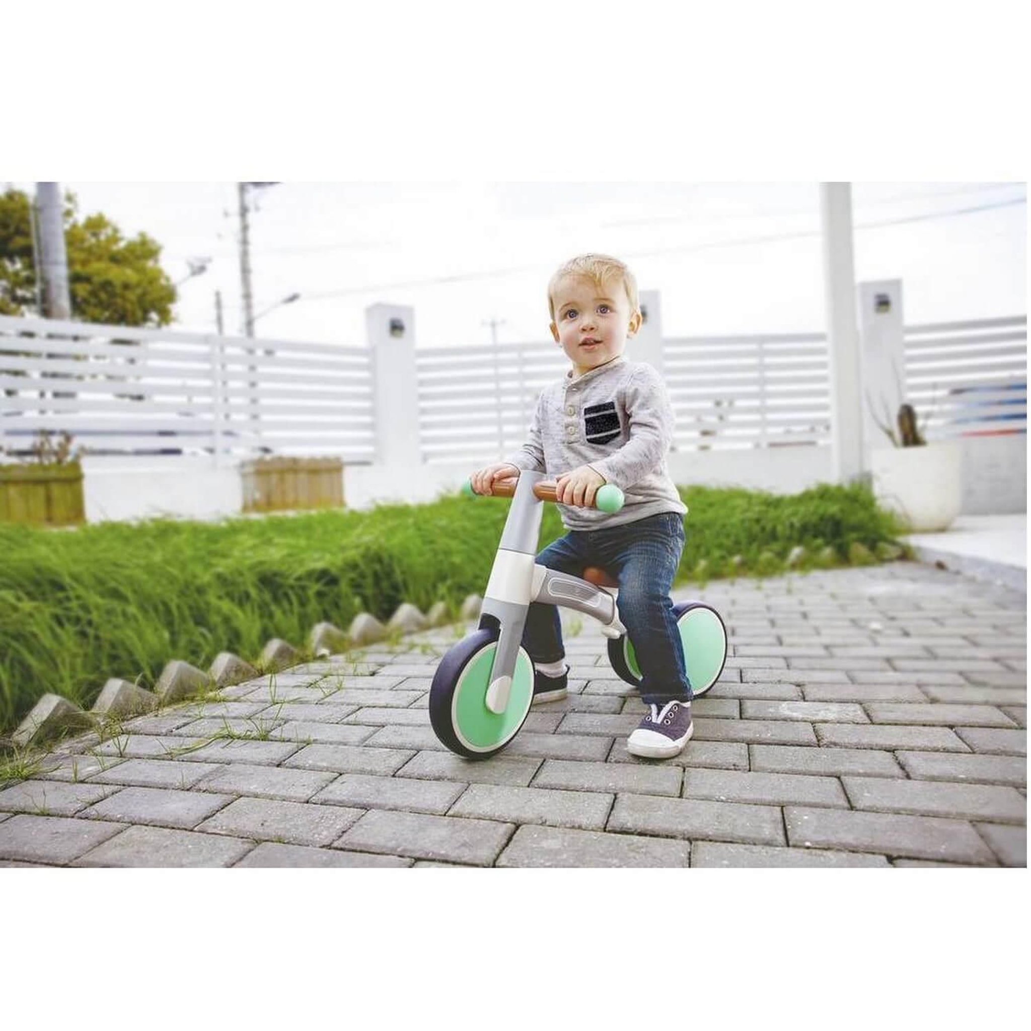 Voir la diapositive 5 : Hape Premier tricycle pastel vert