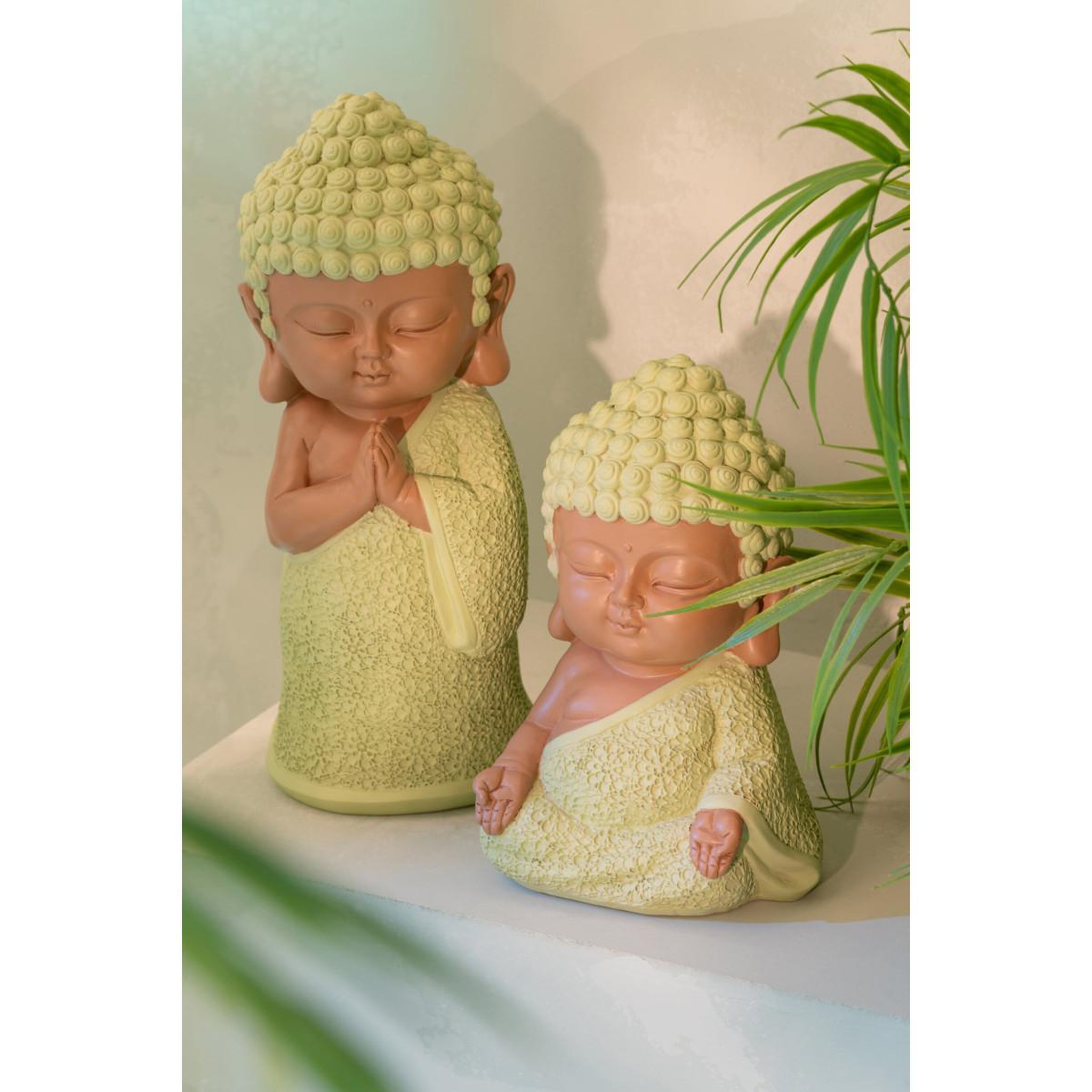 Voir la diapositive 5 : J-LINE Statuette déco moine priant  boudhi  32cm vert
