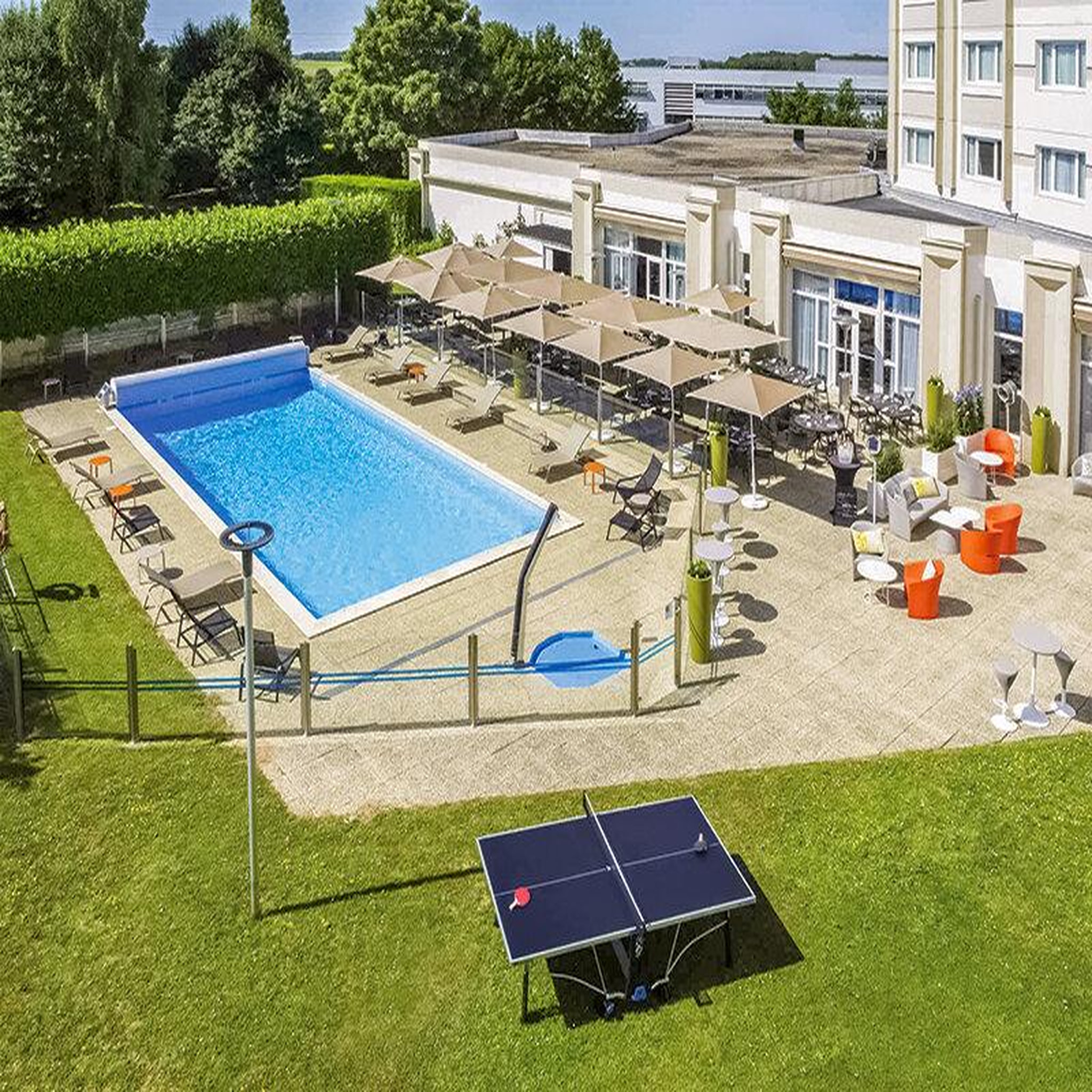 Voir la diapositive 2 : Smartbox Escapade près de bourges : 2 jours en hôtel 4* - coffret cadeau séjour