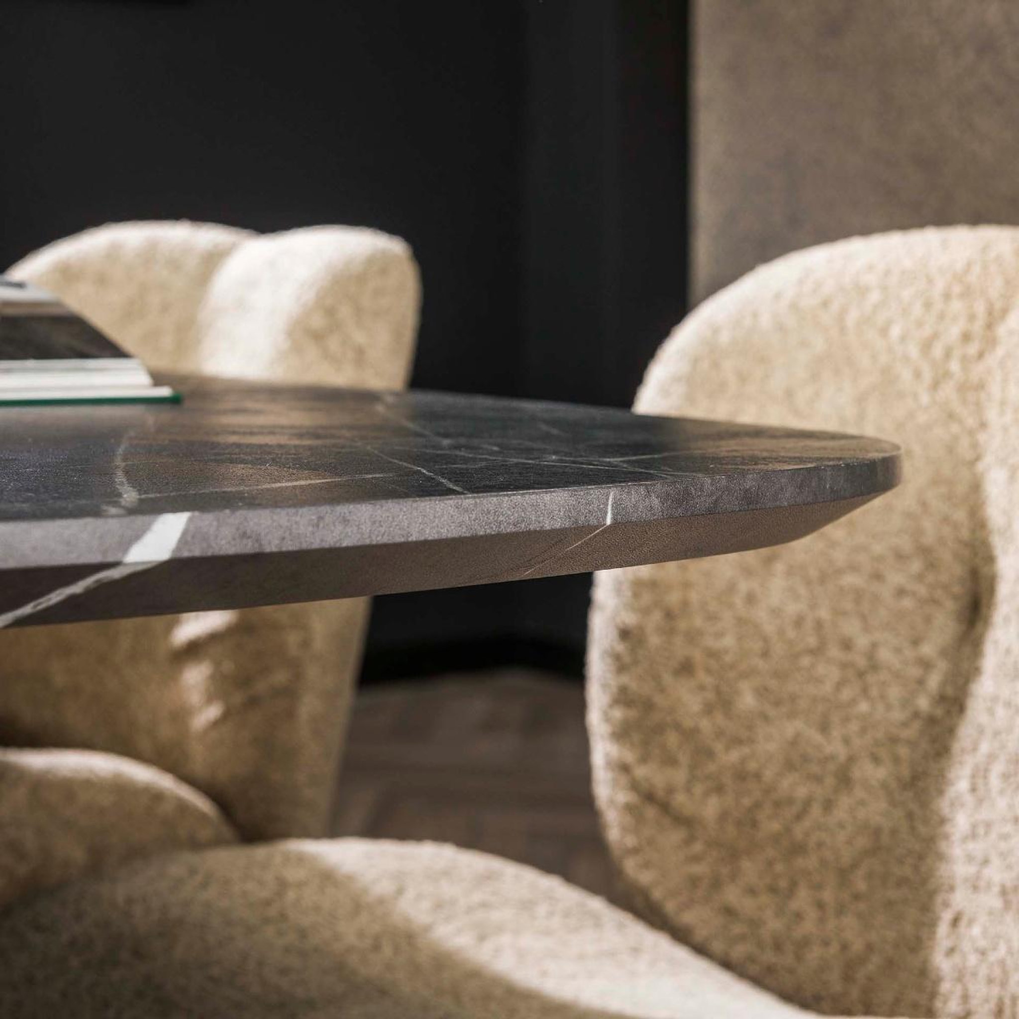 Voir la diapositive 5 : JLC KREATION Table à manger ovale en bois aspect céramique 180cm maeva 2