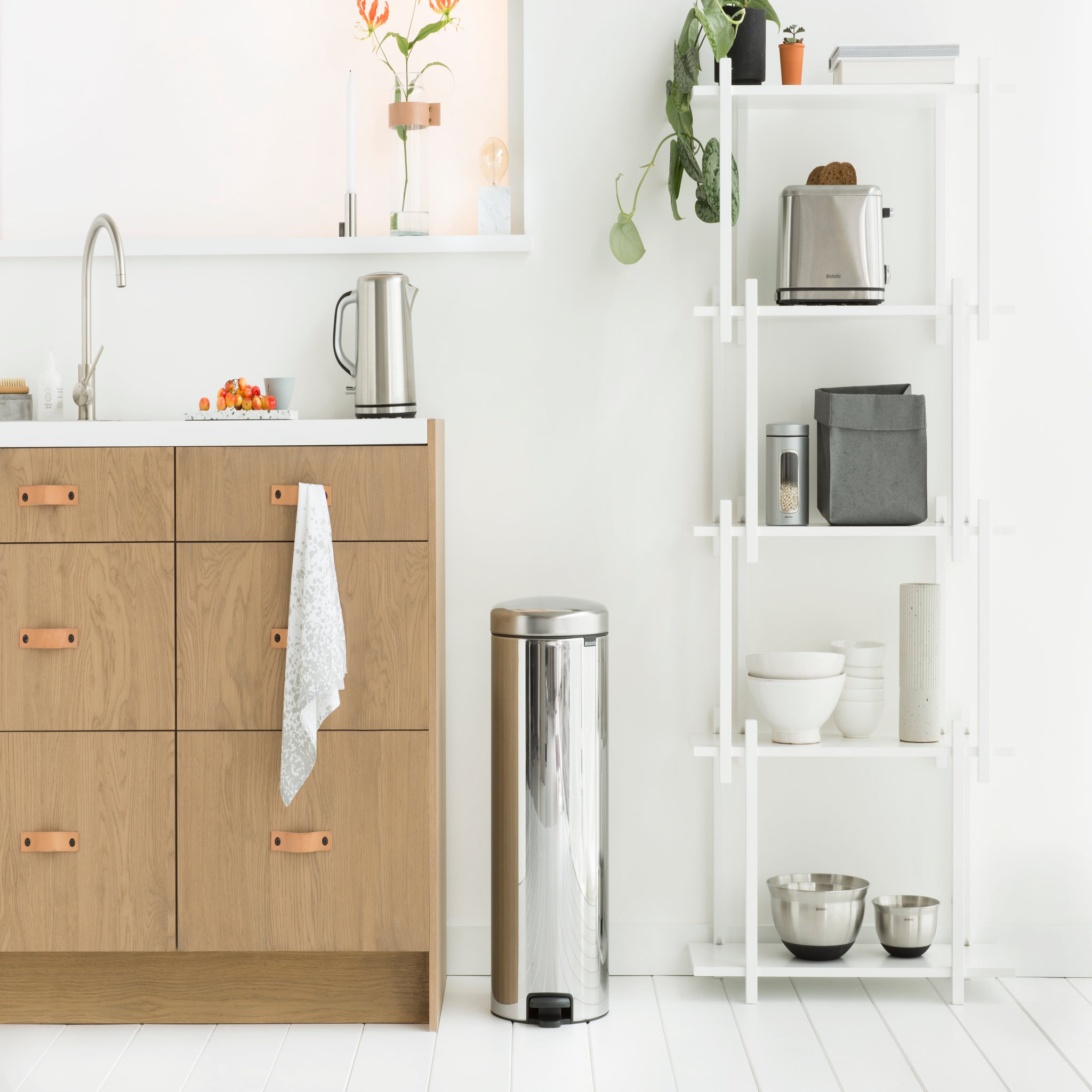 Voir la diapositive 5 : BRABANTIA Poubelle à pédale NEWICON 30 L BRILLIANT STEEL
