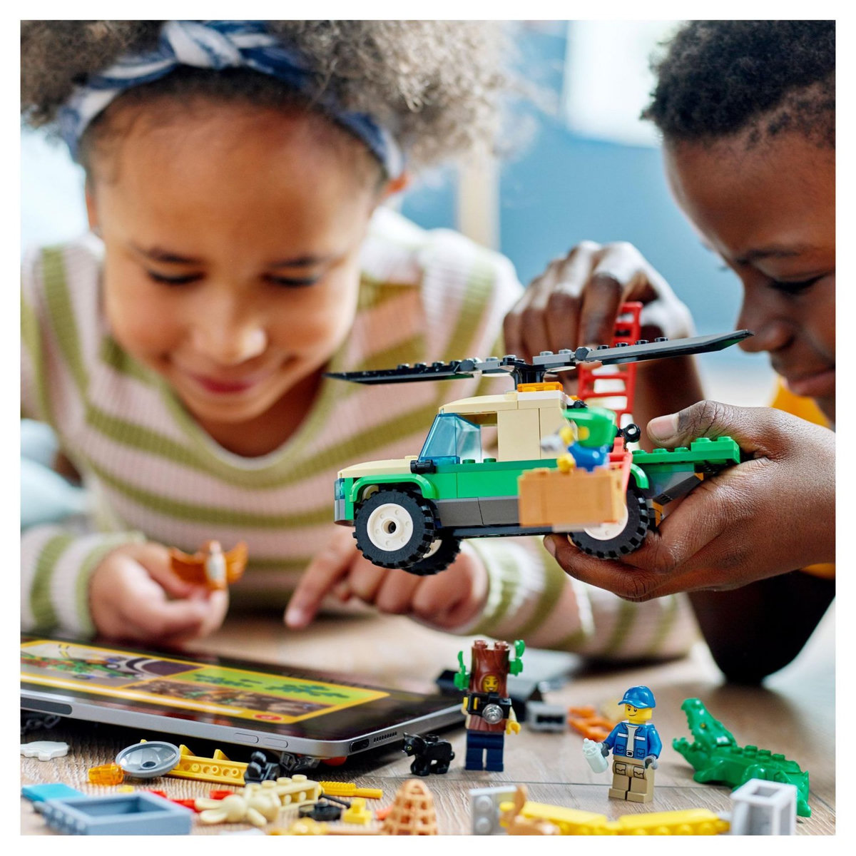 LEGO City 60353 Mission de sauvetage des animaux sauvages? Jouet de Construction Interactif avec Briques, Camion, Figurines Animales et 3 Minifigurines