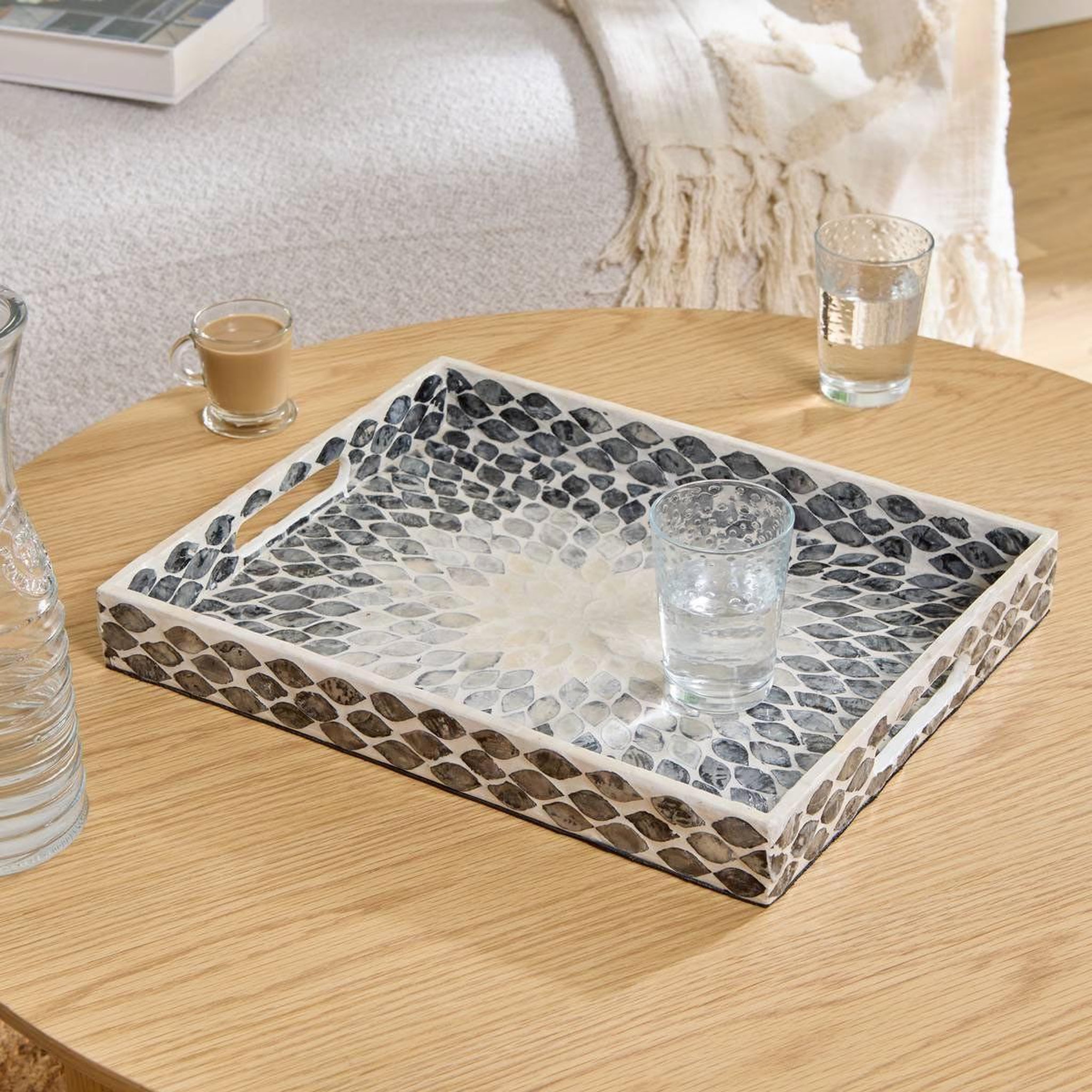 Voir la diapositive 2 : ATMOSPHERA Plateau en coquillage  sheila  30x38cm gris