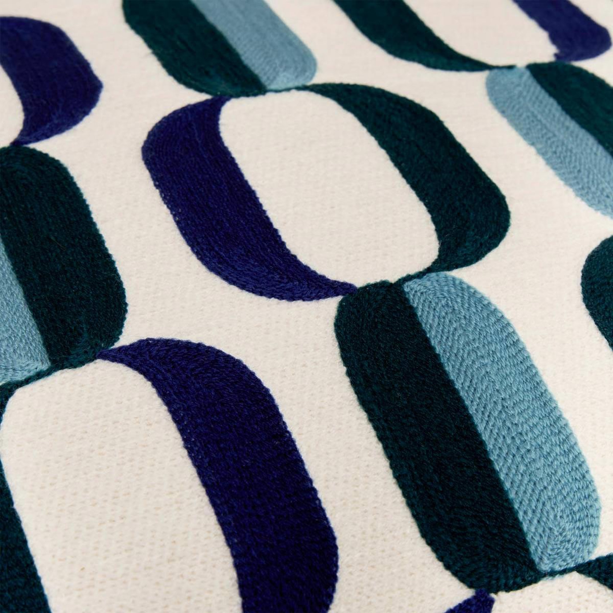 Voir la diapositive 4 : ATMOSPHERA Coussin déco brodé  hary  45x45cm bleu