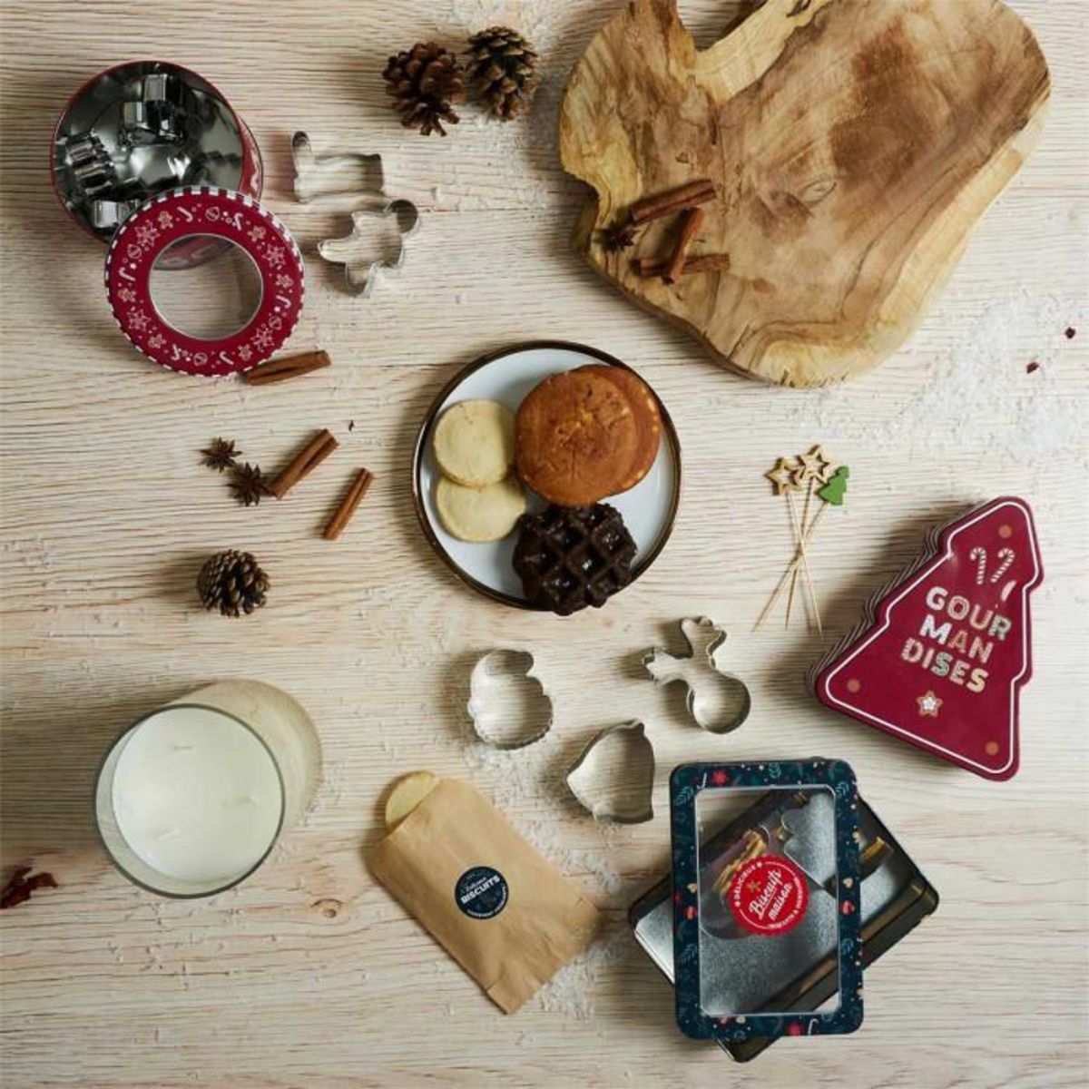 The Home Deco Factory Emporte pièces Noel x10 boite metal