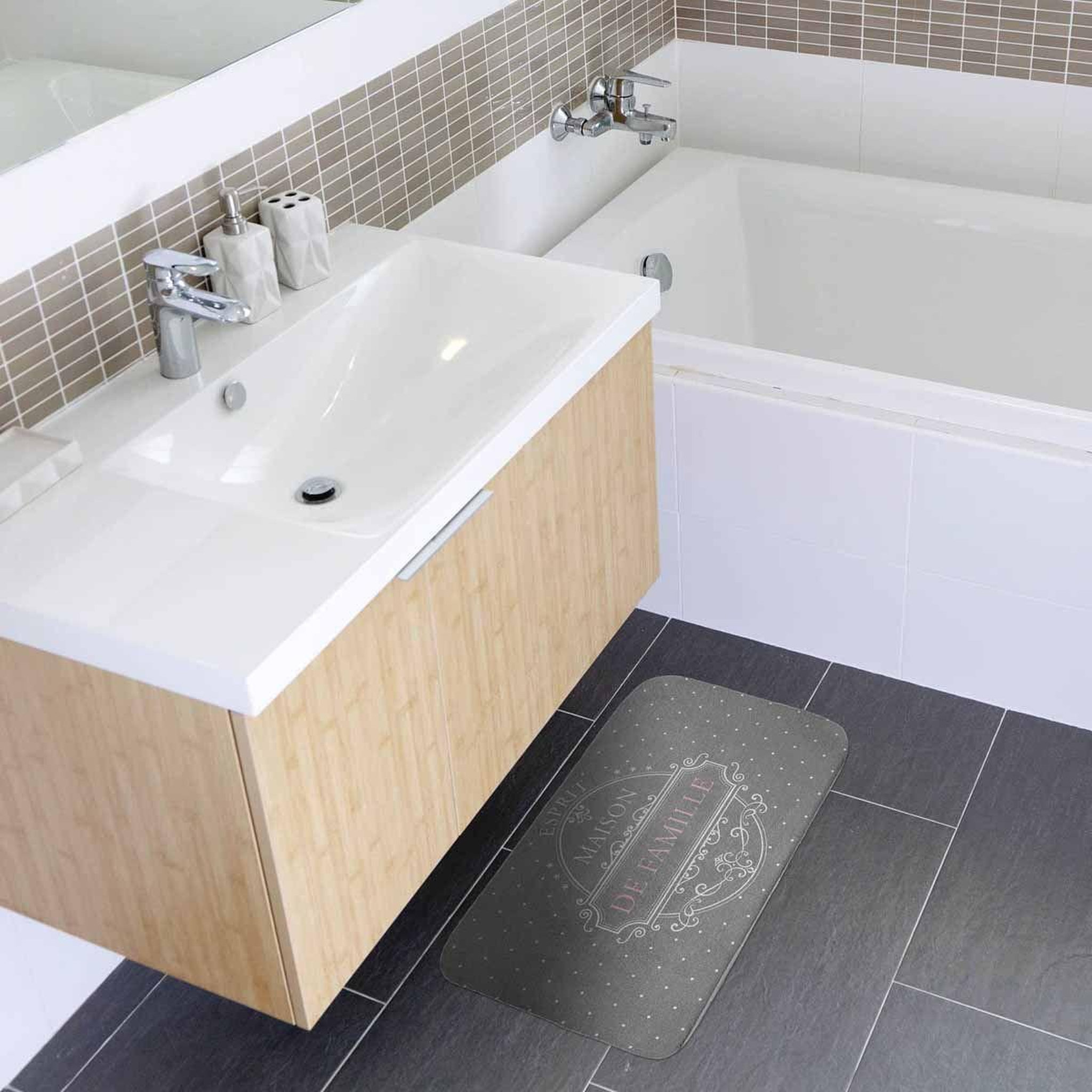 Voir la diapositive 3 : Douceur d'Intérieur Tapis de bain  maison de famille  45x75cm gris