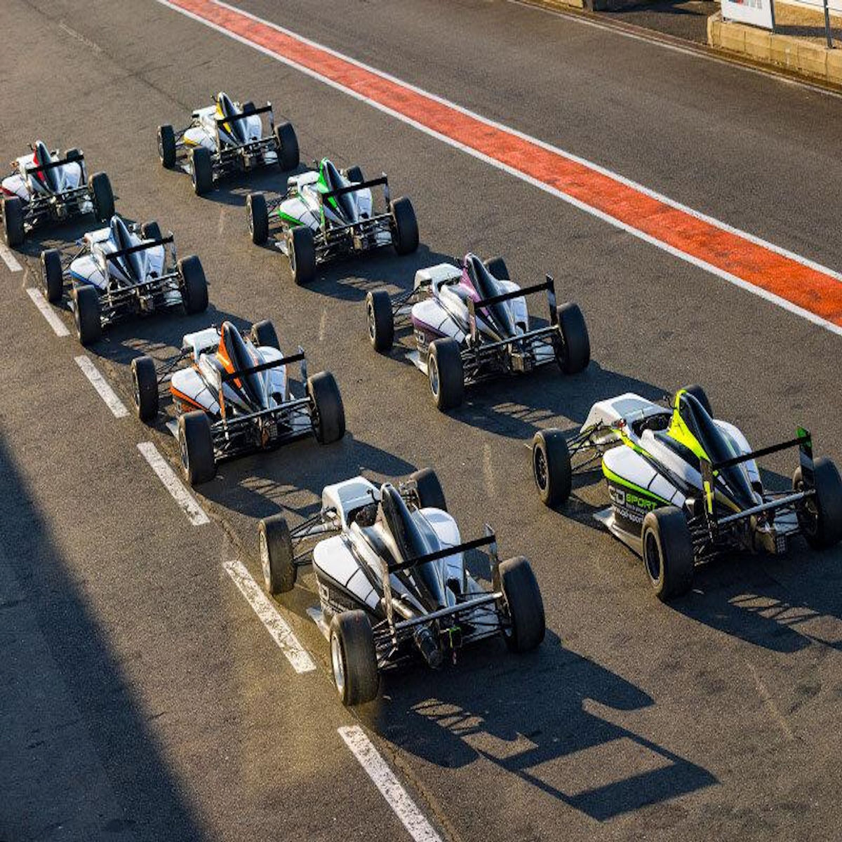 Smartbox Stage de pilotage monoplace : 15 à 21 tours sur circuit en Formule 4 Tatuus - Coffret Cadeau Sport & Aventure