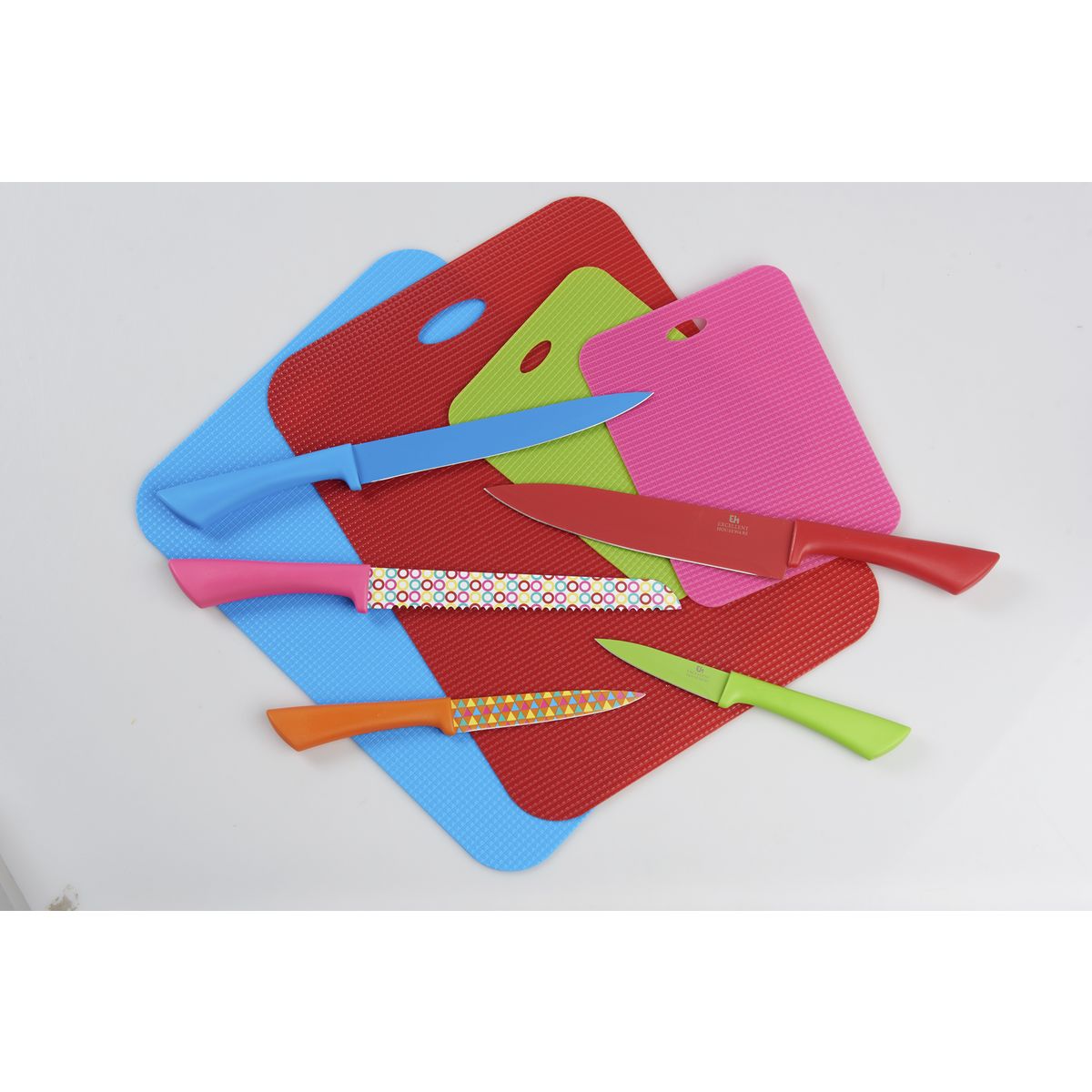 Set de découpe : 5 couteaux avec protection + 4 planches