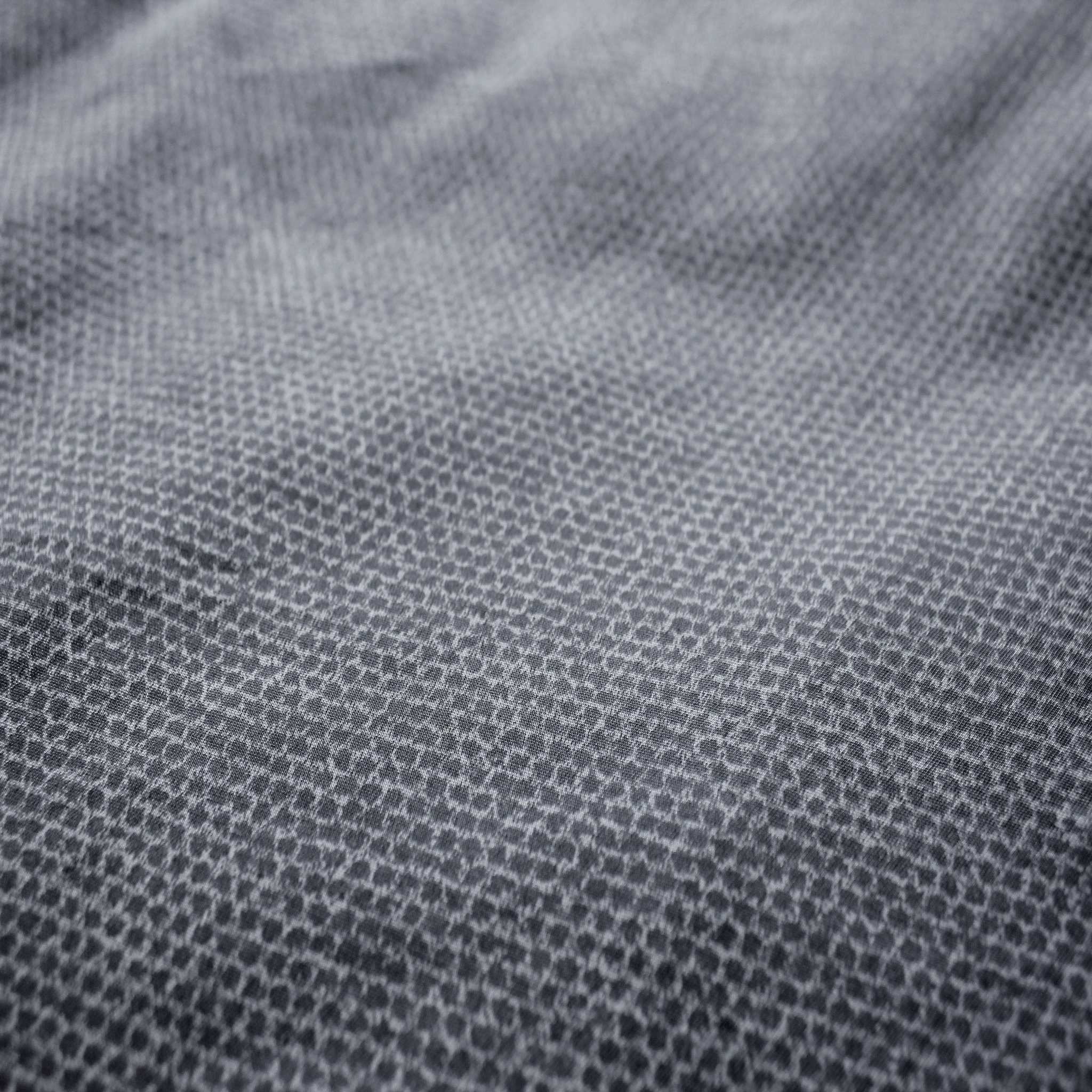 Voir la diapositive 2 : TOILINUX Parure de lit 2 places Gypsy avec imprimé nid d'abeille - Longueur 240 cm x Largeur 220 cm - Gris foncé