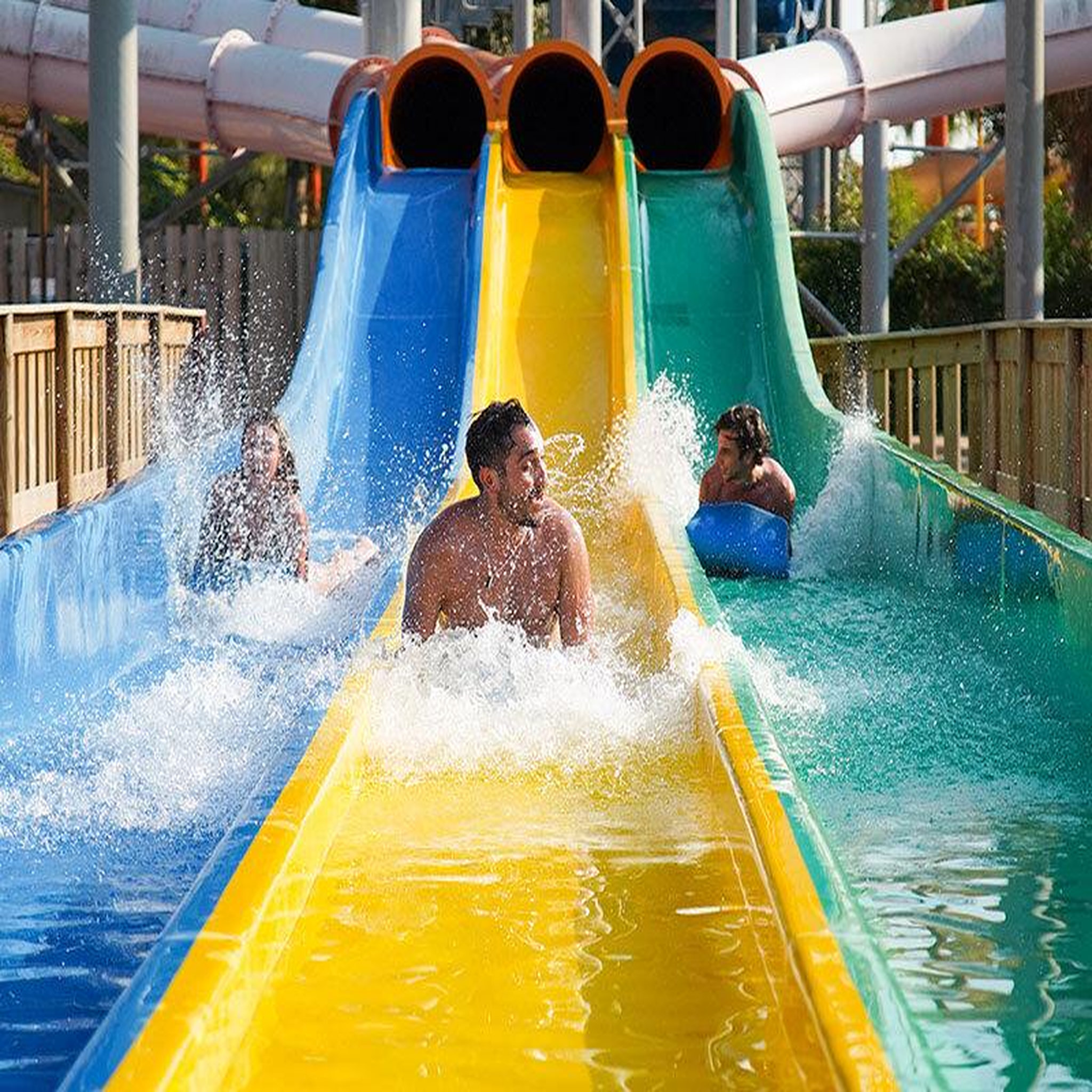 Voir la diapositive 3 : Smartbox Journée au parc Aquasplash à Antibes : 1 entrée adulte et 1 entrée enfant - Coffret Cadeau Sport & Aventure