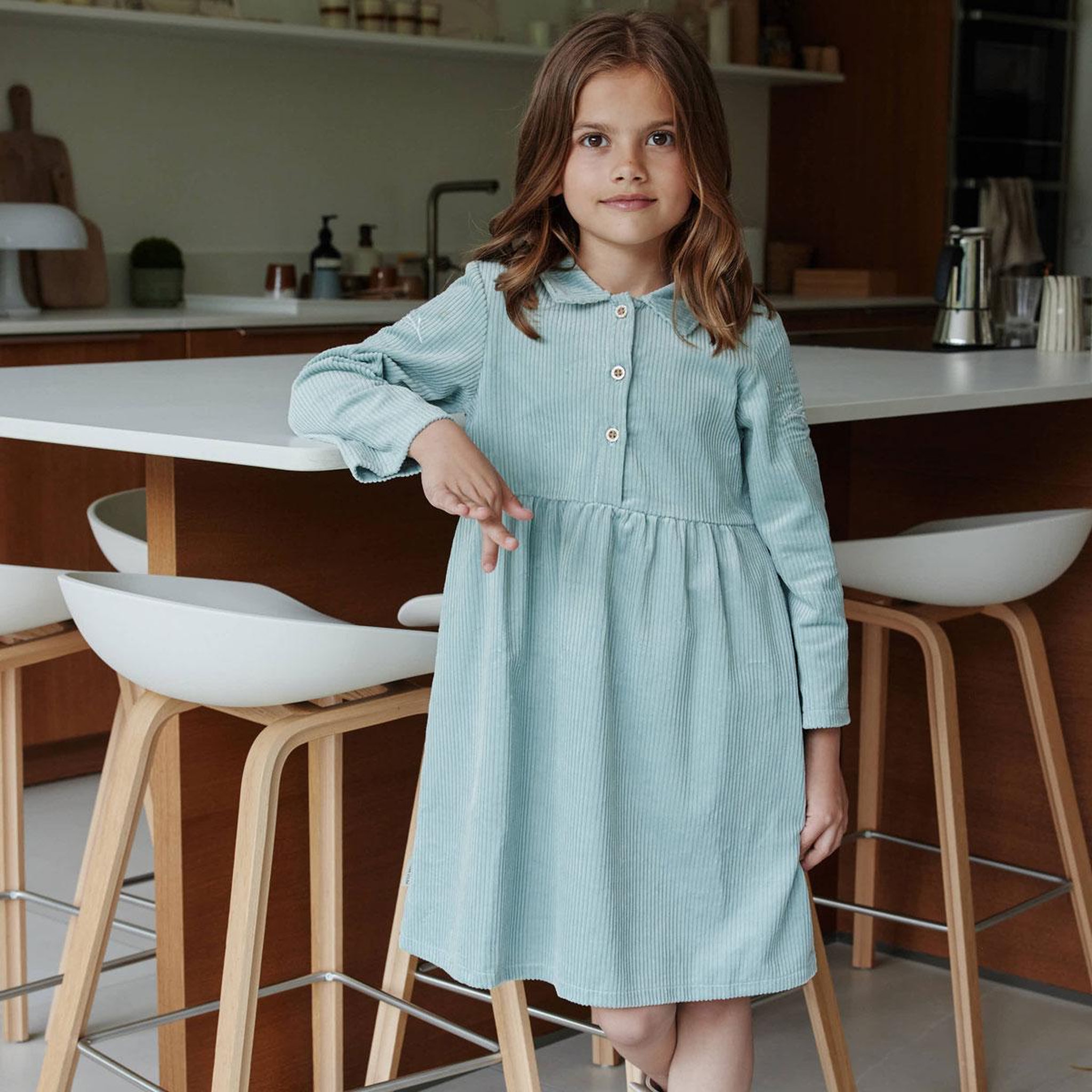 Voir la diapositive 4 : Petit Béguin Robe bébé en velours côtelé alma