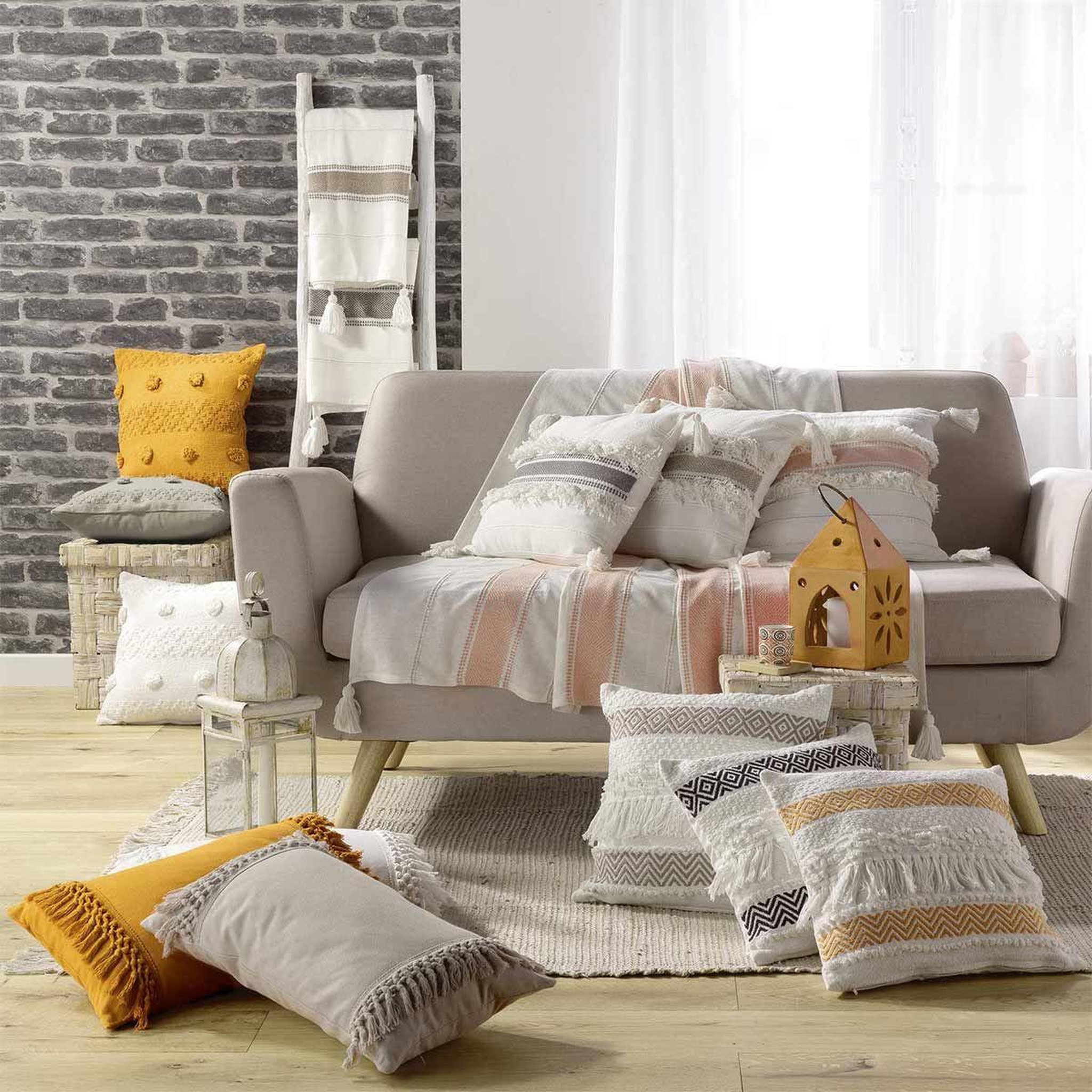 Voir la diapositive 3 : Douceur d'Intérieur Coussin déco à franges  zya  40x40cm jaune