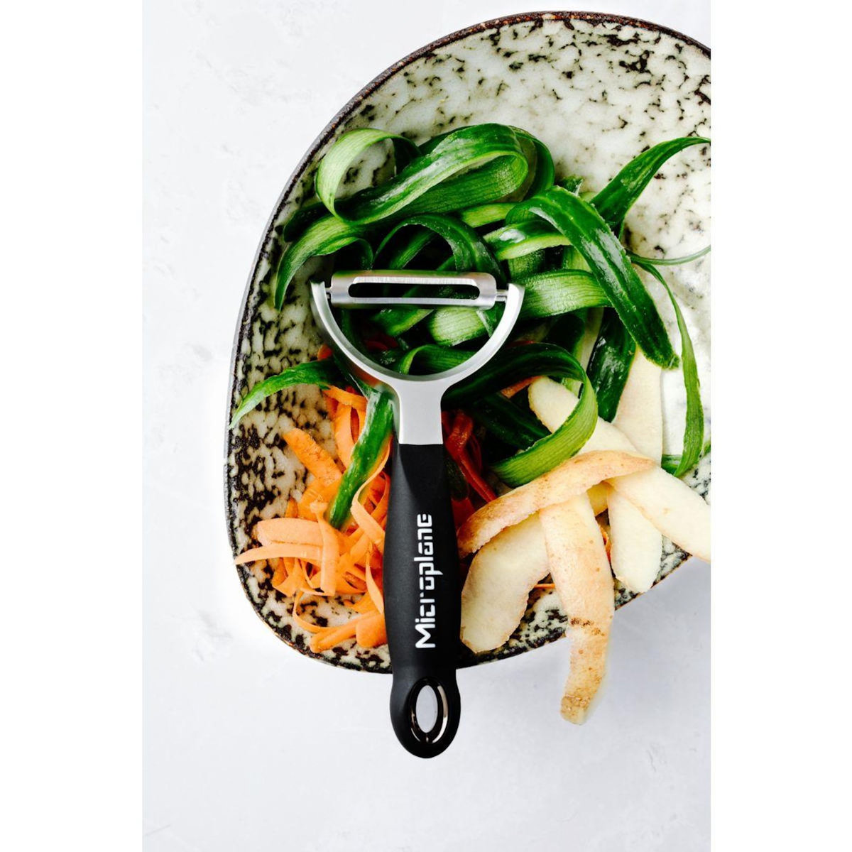 MICROPLANE Eplucheur Professional Y Straight Black