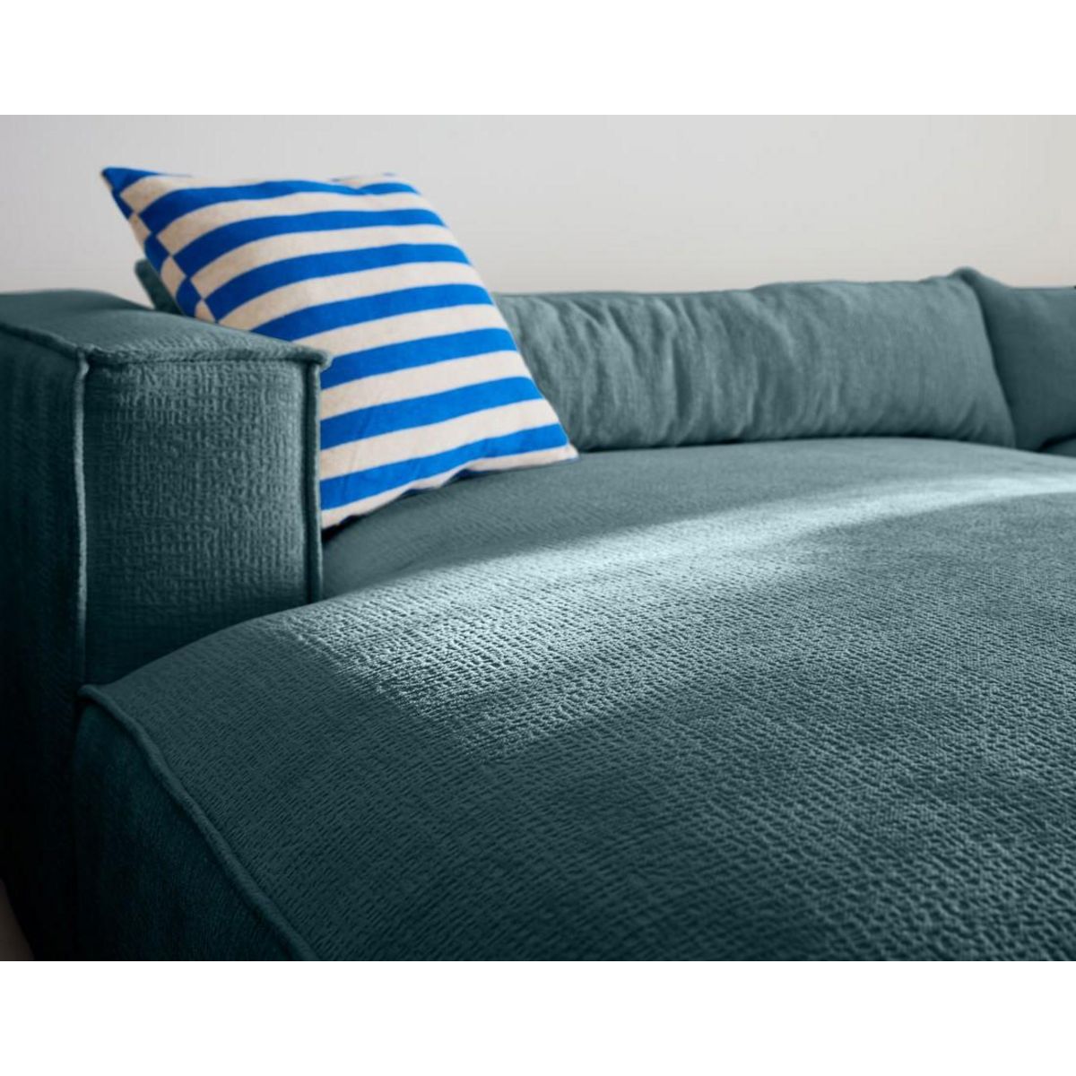 LISA DESIGN Ela - canapé d'angle gauche 4 places - en tissu velours relief