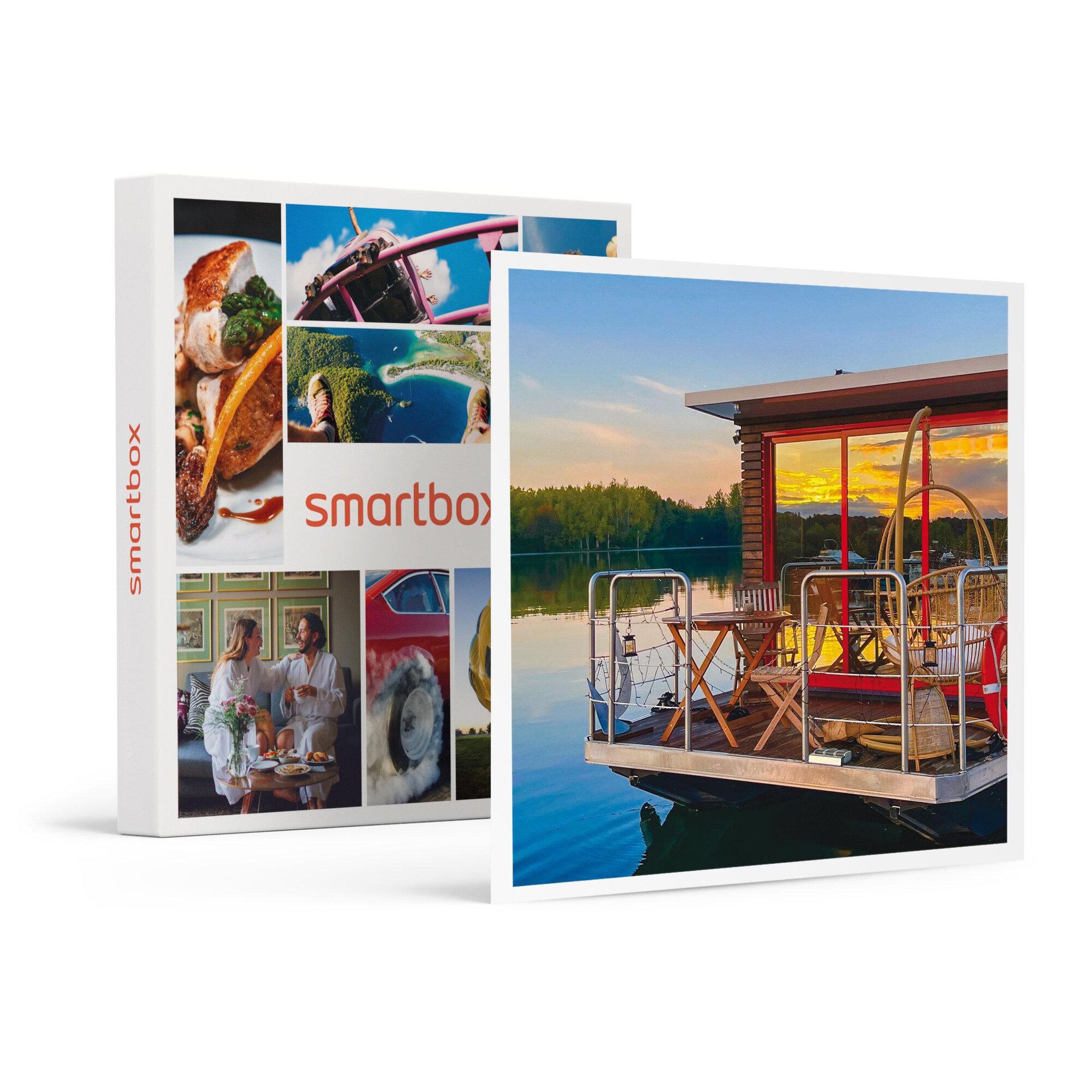 Voir la diapositive 1 : Smartbox 2 jours insolites en maison flottante La Flamel avec baignoire balnéo aux portes de Paris - Coffret Cadeau Séjour