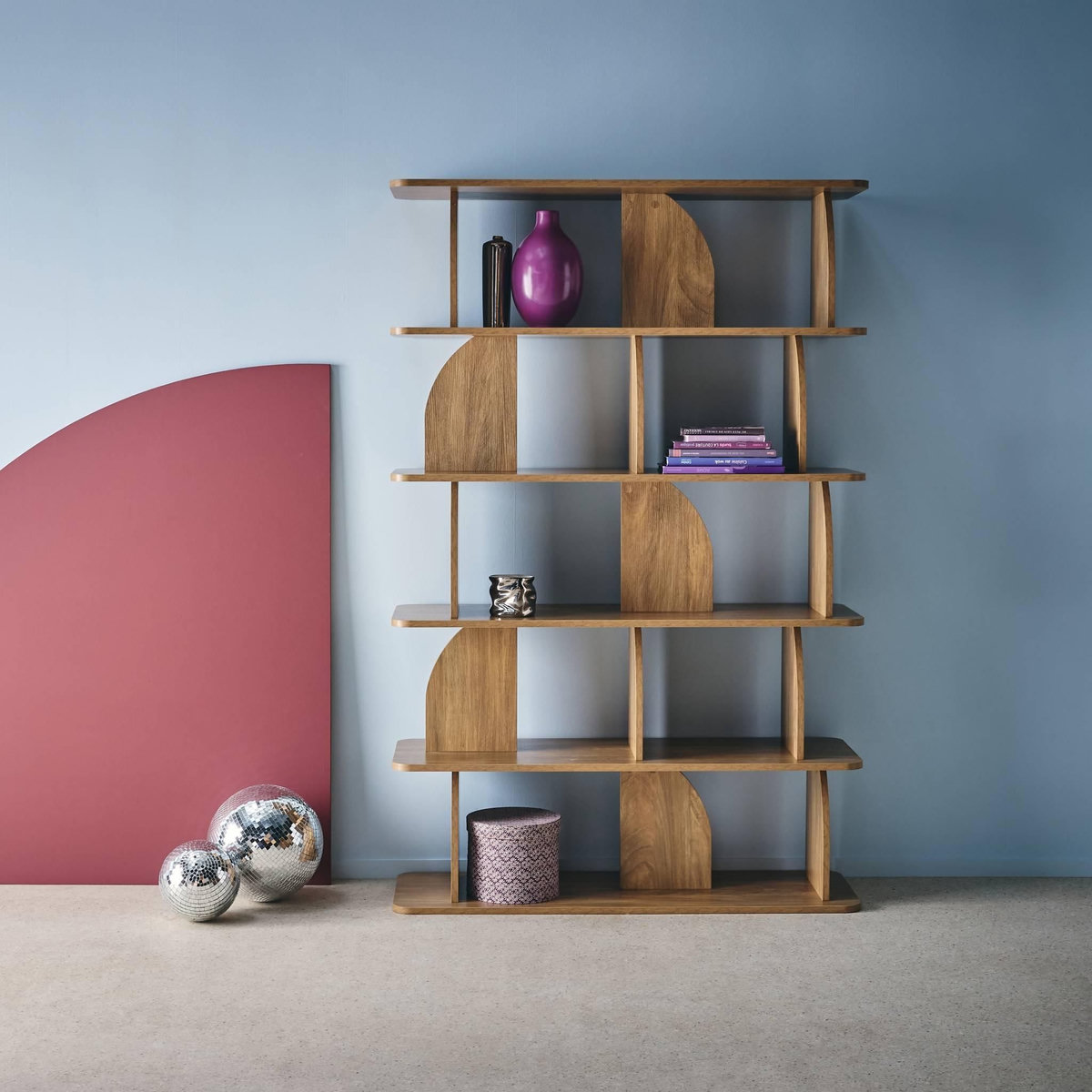 SWEEEK Etagère. bibliothèque exotique décor bois manguier 5 niveaux. séparateurs courbés - Alva