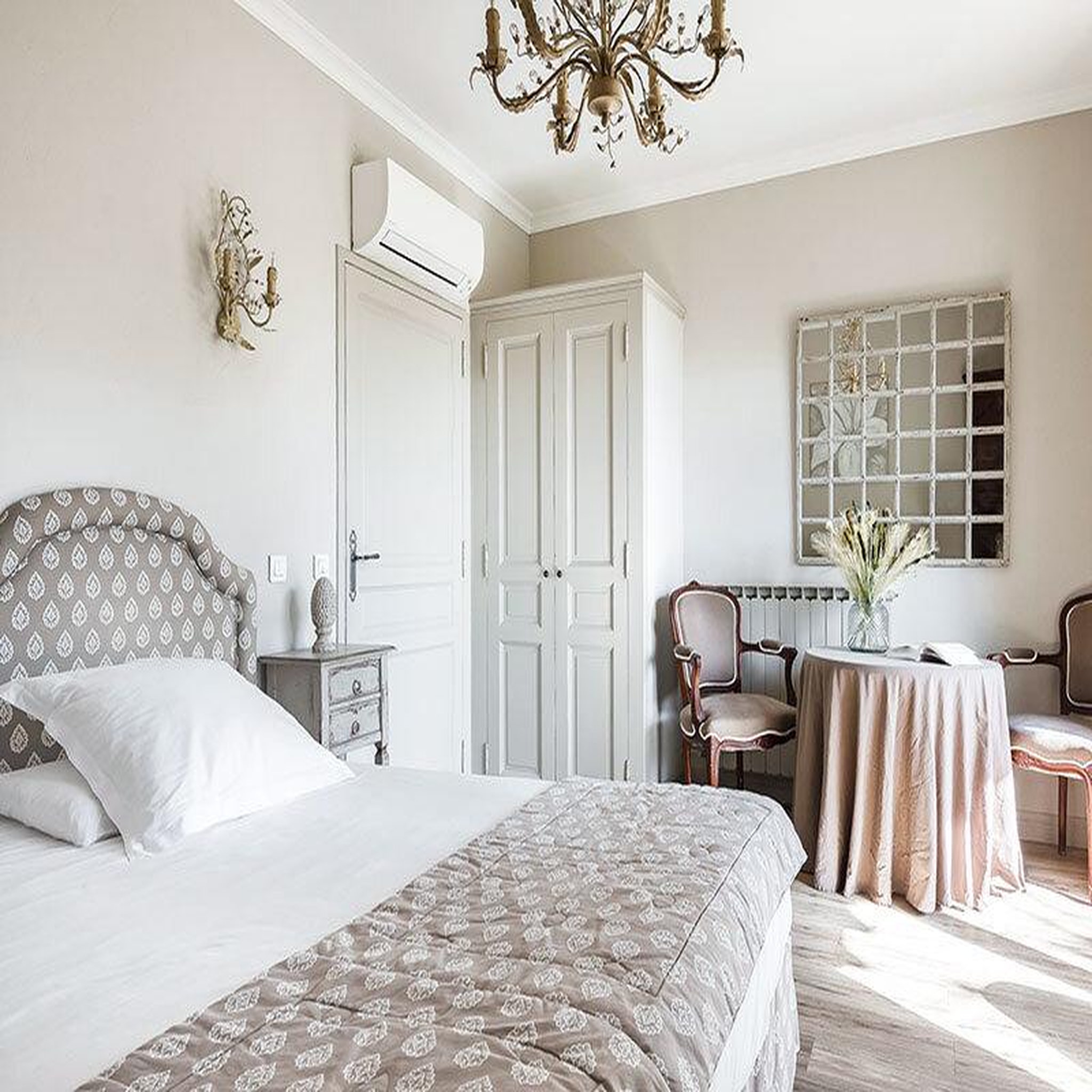 Voir la diapositive 2 : Smartbox 2 jours en famille en hôtel 4* à villeneuve-lès-avignon - coffret cadeau séjour