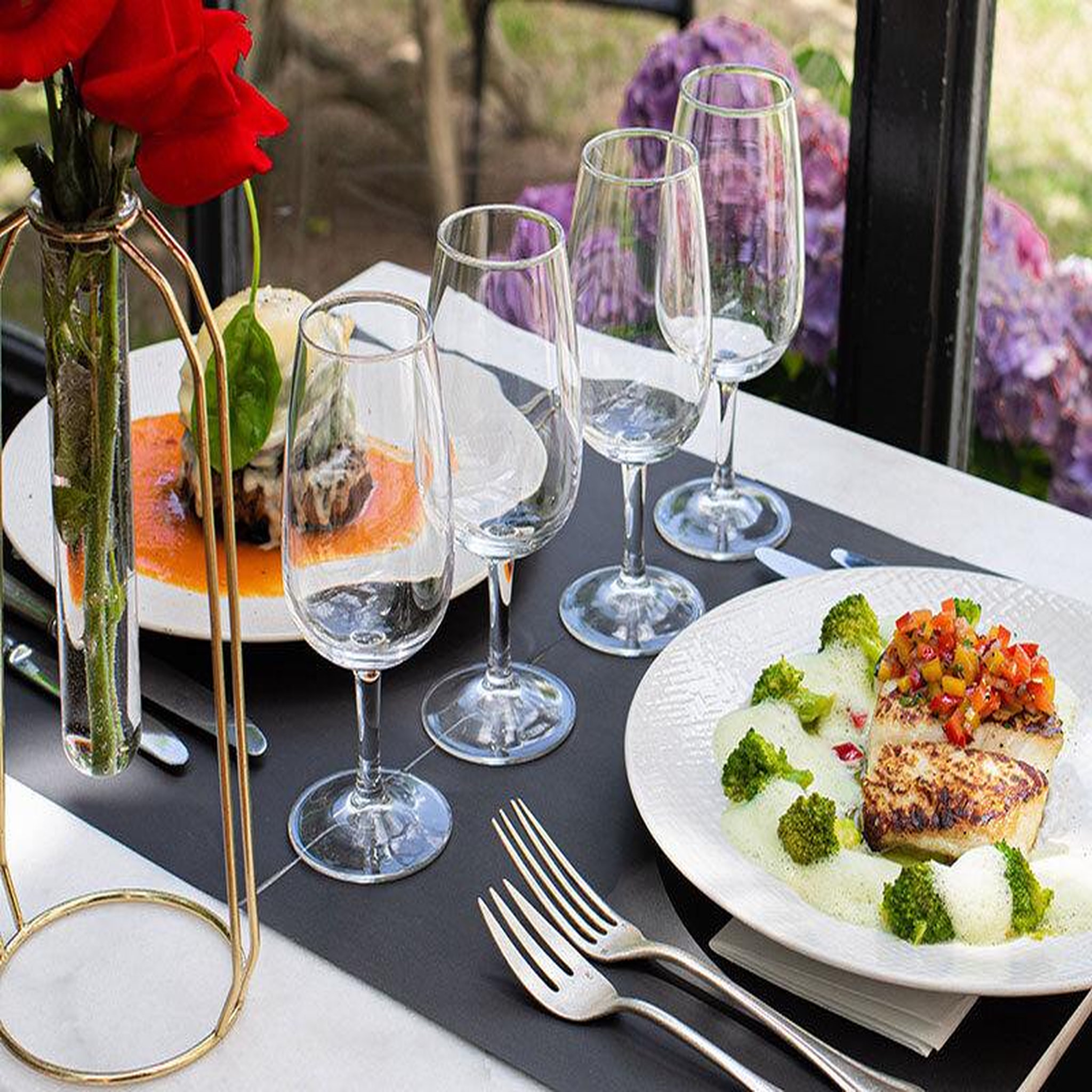 Voir la diapositive 2 : Smartbox 2 jours en hôtel 4* avec dîner menu 3 plats à 1h de paris - coffret cadeau séjour