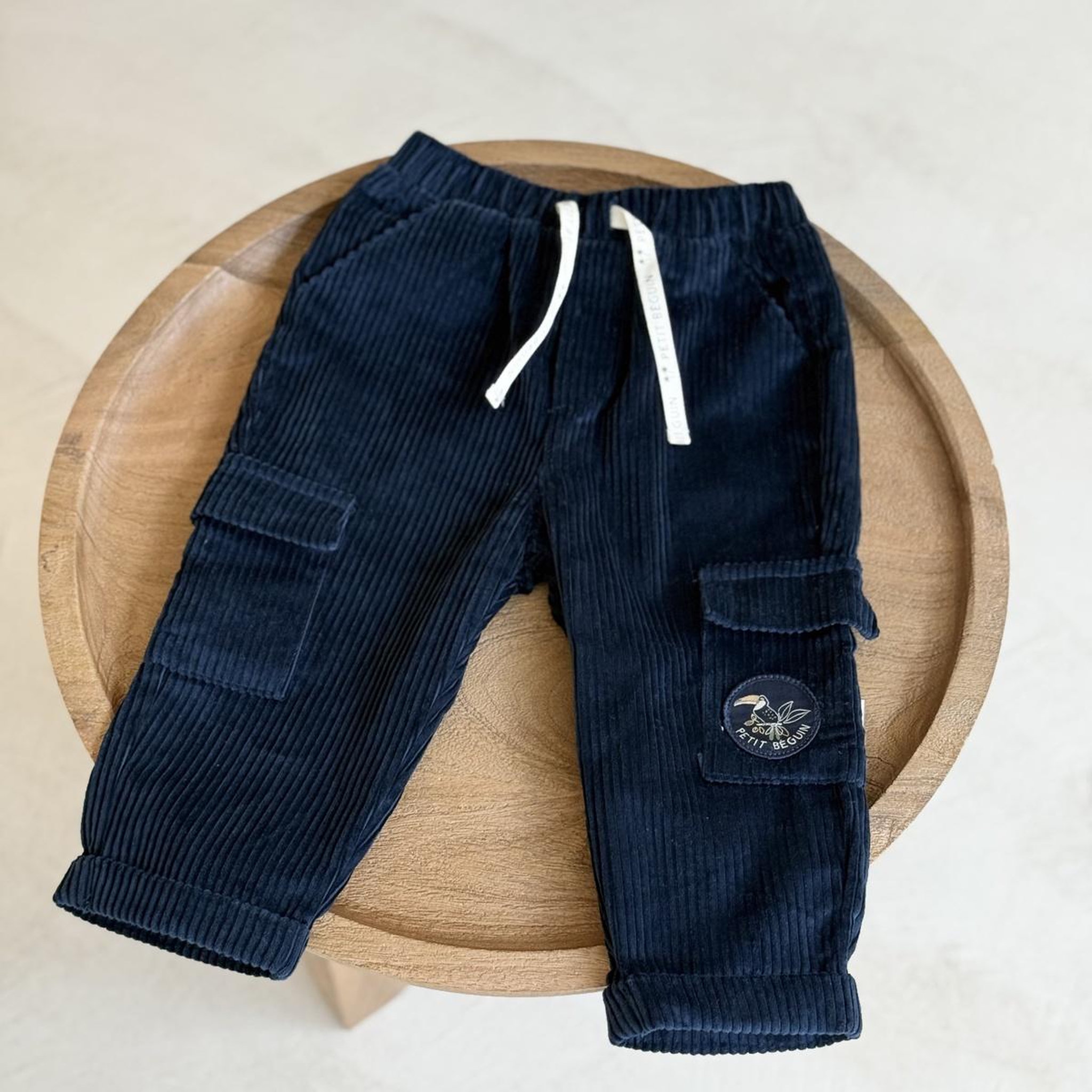 Voir la diapositive 4 : Petit Béguin Pantalon enfant en velours côtelé boavista
