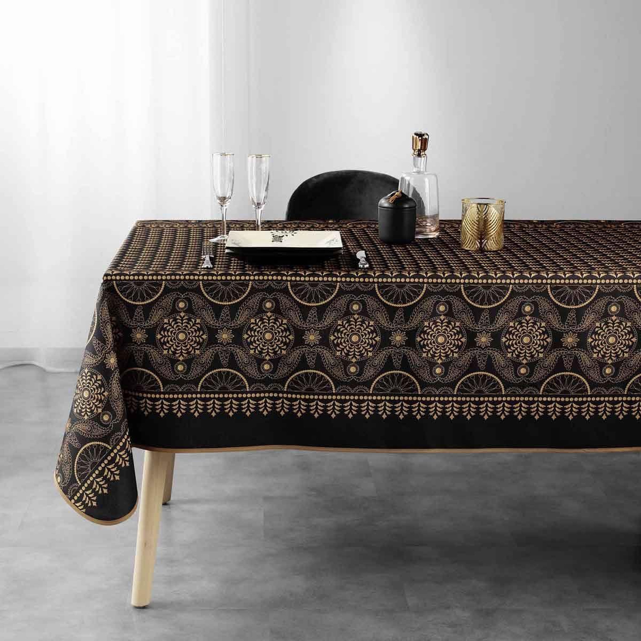 Voir la diapositive 3 : Douceur d'Intérieur Nappe imprimée  sherine  150x240cm noir