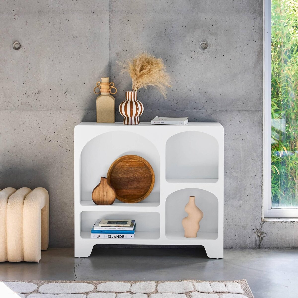 SWEEEK Buffet organique plusieurs niches 4 compartiments. buffet bas. effet bois blanc 90cm