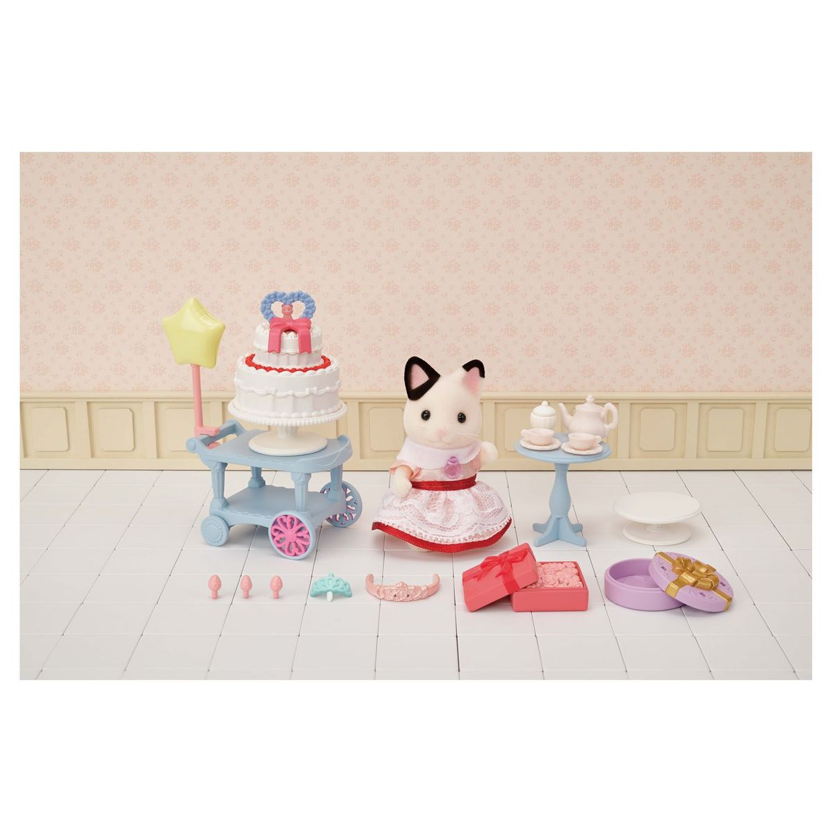 Sylvanian families Sylvanian La fille chat bicolore et son gouter d'anniversaire 