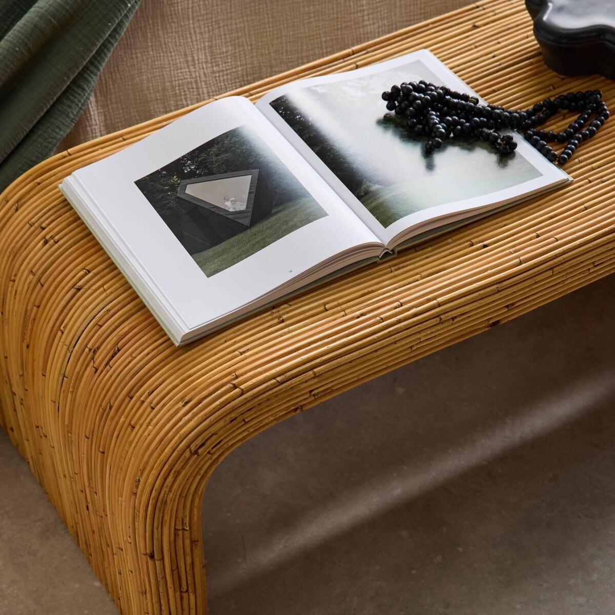 SWEEEK Banc. bout de lit en rotin naturel. 100cm. bords arrondis. L 100 x P 45 x H 40cm