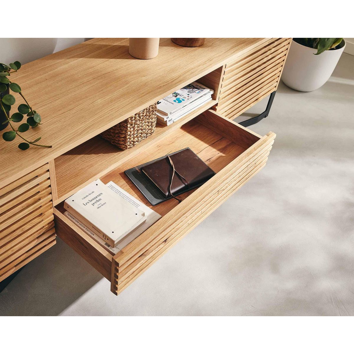 LISA DESIGN Medellin - meuble tv - bois et noir - 2 portes, 1 tiroir et 1 niche - 200 cm