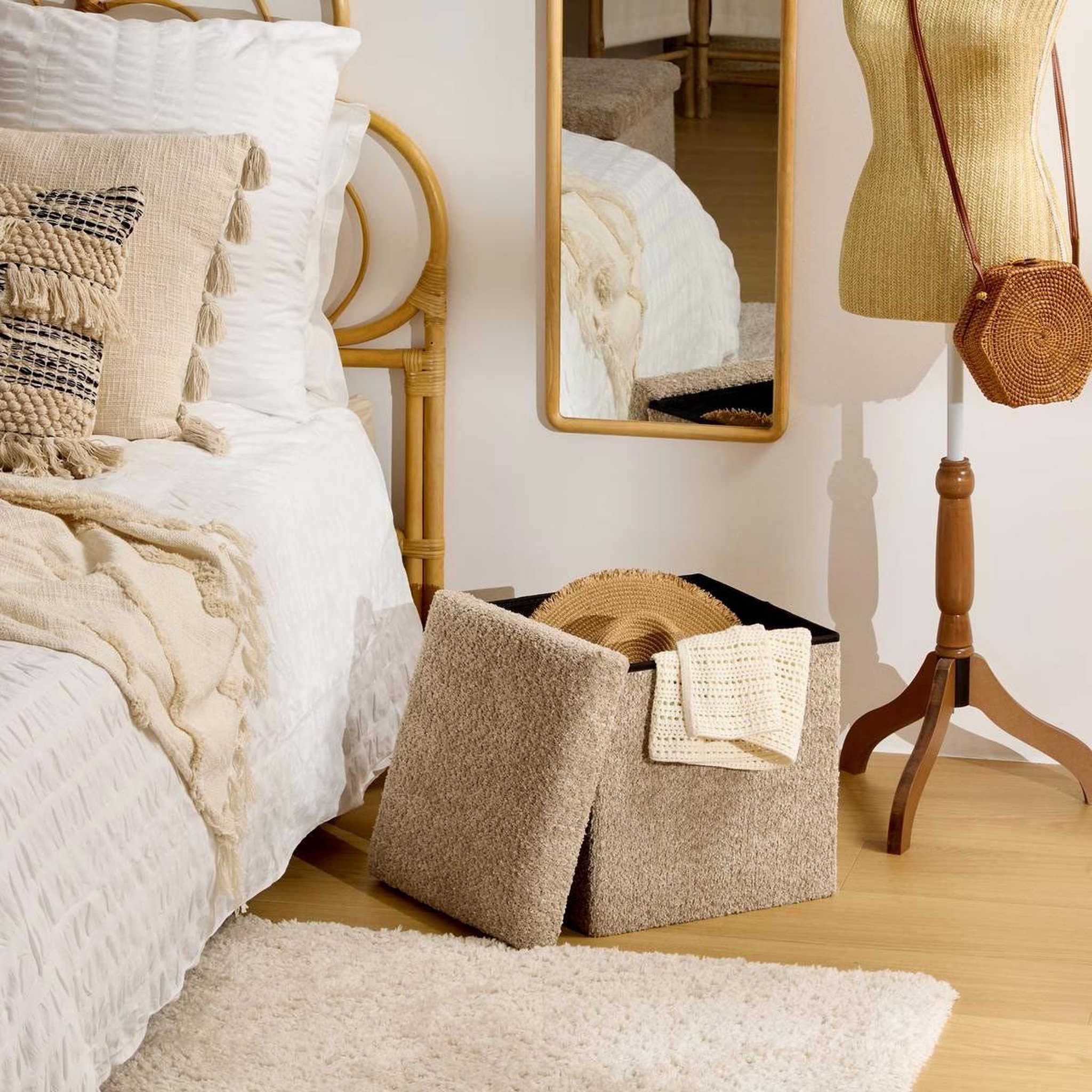 Voir la diapositive 4 : ATMOSPHERA Pouf coffre pliable  soana  38cm taupe