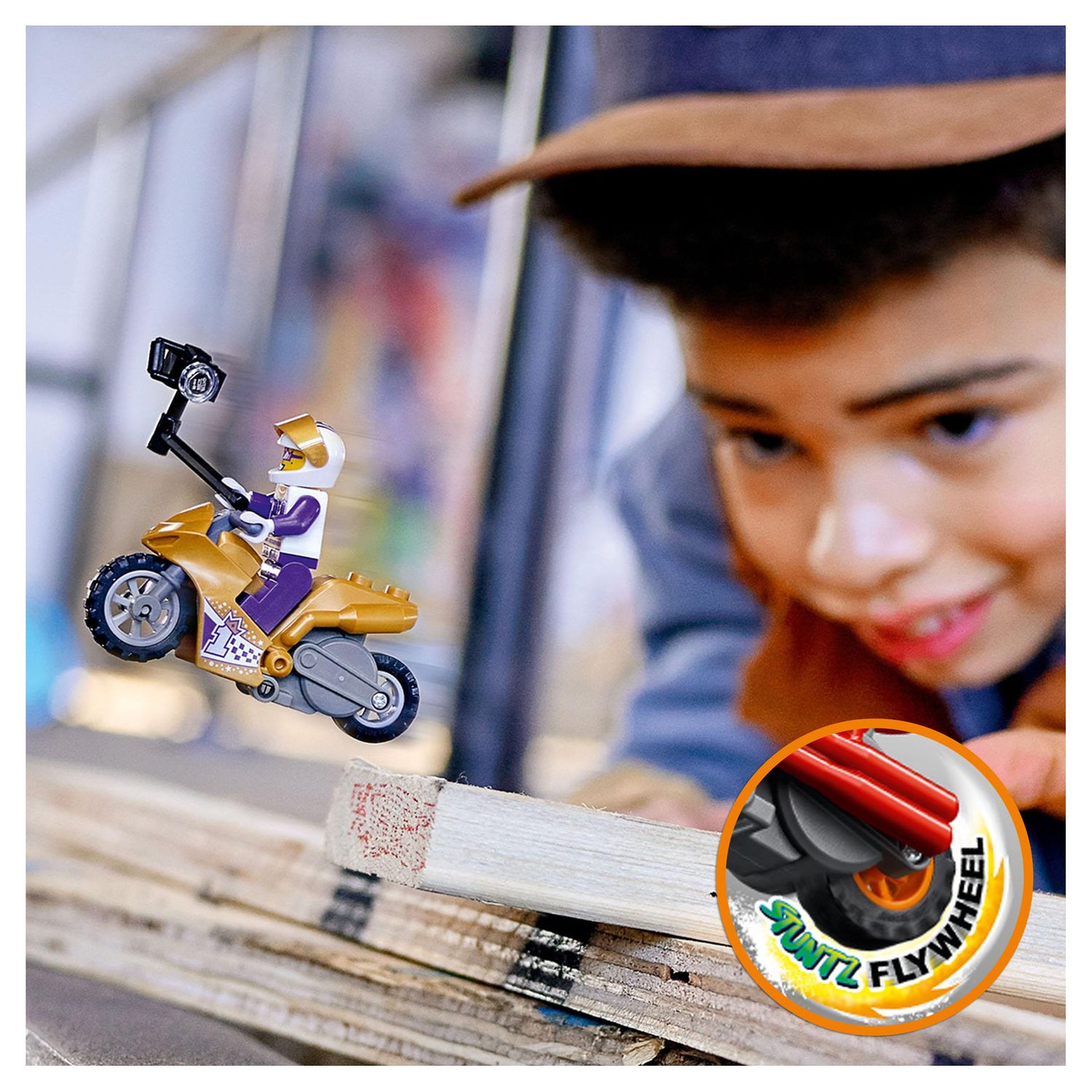 Voir la diapositive 6 : LEGO City 60309 La moto de la cascade selfie