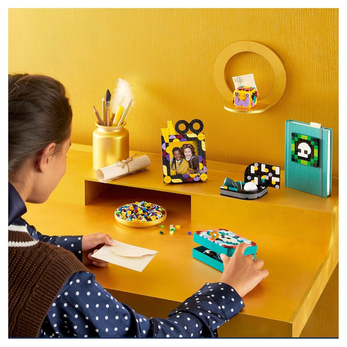 LEGO DOTS 41811 - Ensemble de bureau Poudlard, Accessoires et Fournitures de Rentrée Scolaire, Jouet Harry Potter, Décoration Bureau,