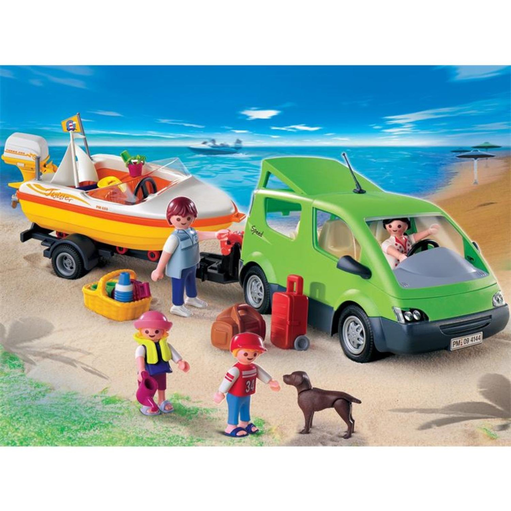 Voir la diapositive 2 : PLAYMOBIL City Life - Voiture familiale avec remorque porte-bateaux