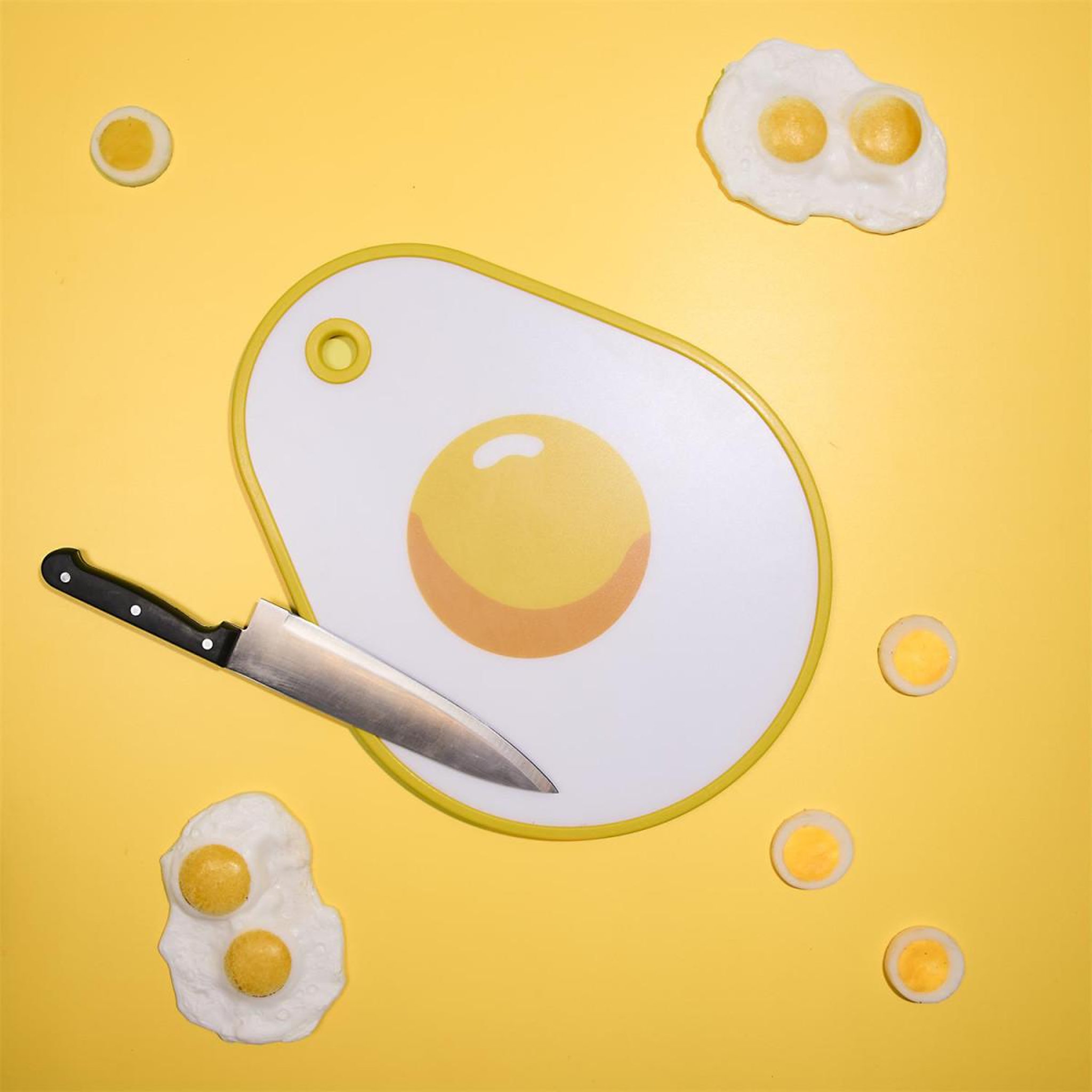 Voir la diapositive 2 : COOK CONCEPT Planche à découper  œuf  38cm jaune