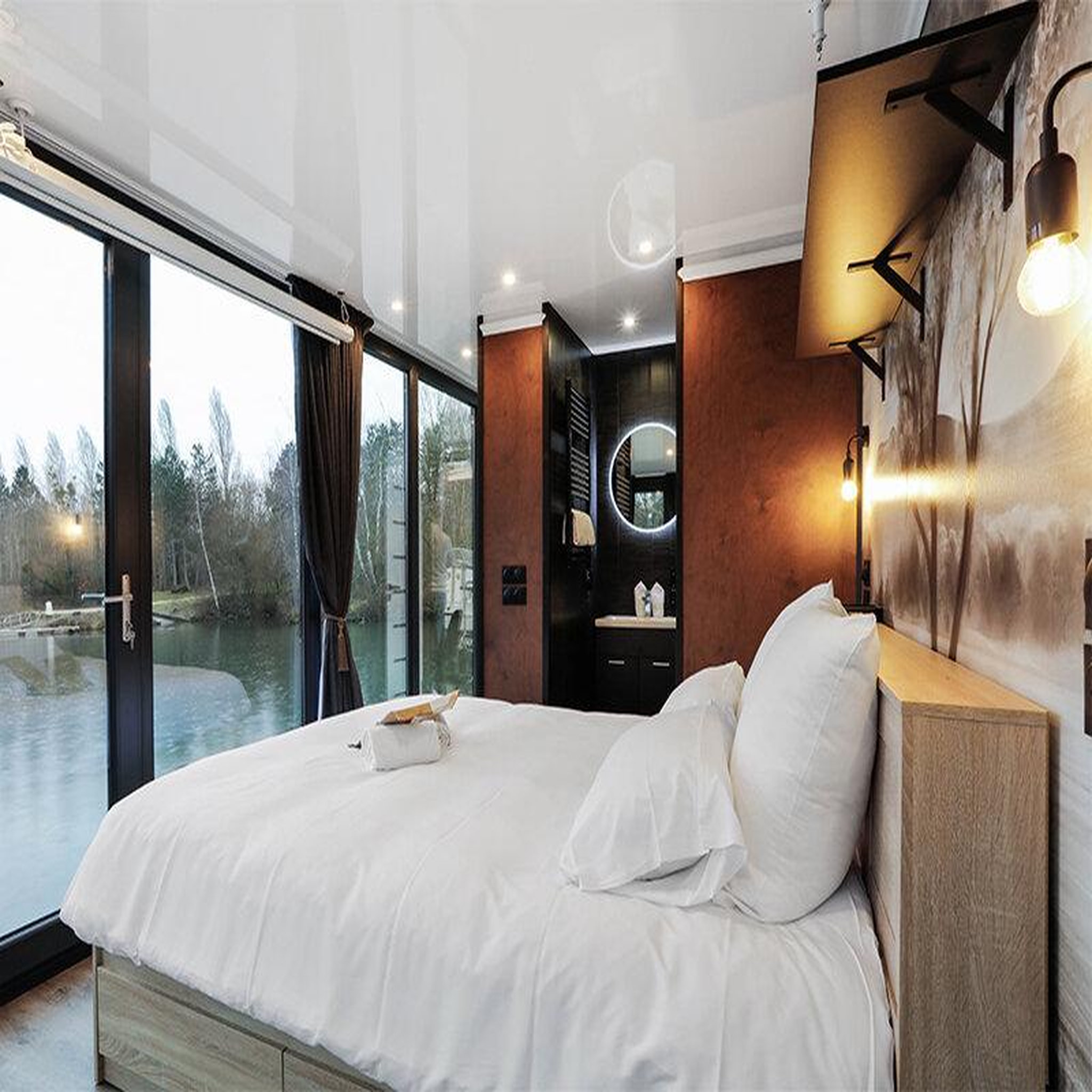 Voir la diapositive 2 : Smartbox Escapade insolite de 2 jours en maison flottante avec terrasse tout près de paris - coffret cadeau séjour