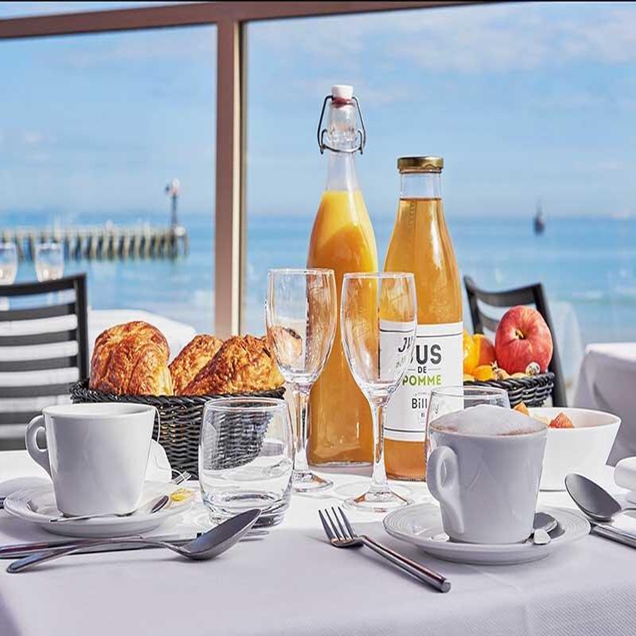 Voir la diapositive 3 : Smartbox Séjour en bord de mer ou de lac : 1-2 nuits en duo - coffret cadeau séjour