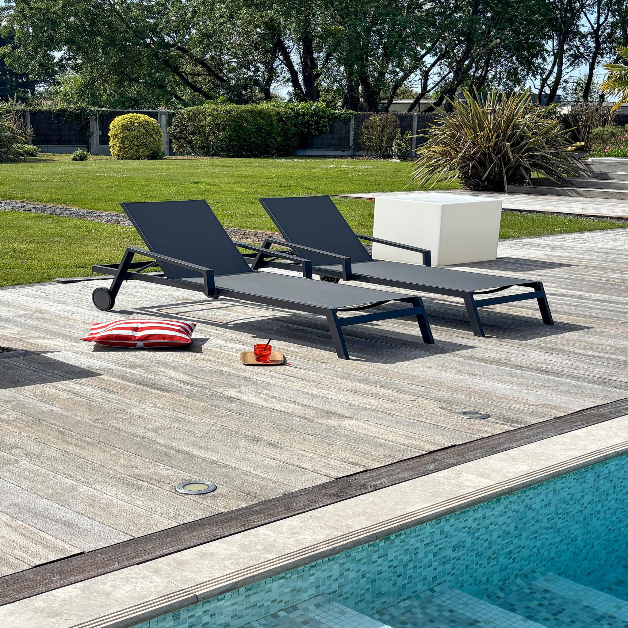 Voir la diapositive 2 : DCB GARDEN Lot de 2 bains de soleil en aluminium et toile plastifiée