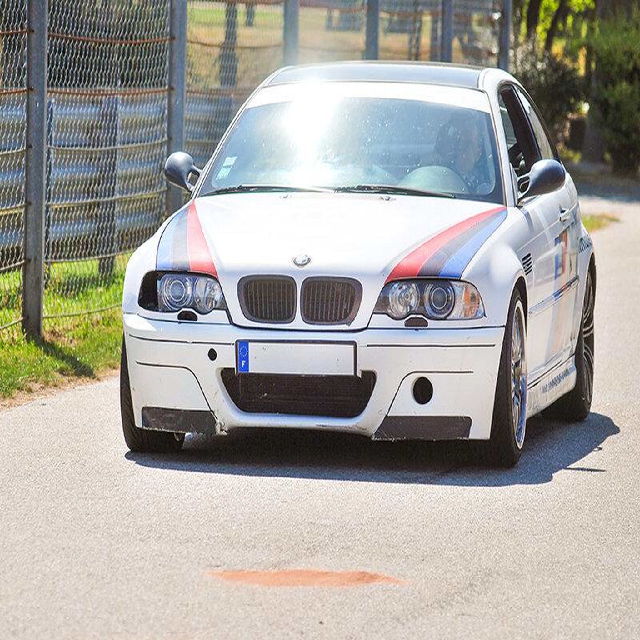 Voir la diapositive 2 : Smartbox Passion pilotage : 10 tours au volant d'une bmw m3 e46 sur le circuit de lohéac - coffret cadeau sport & aventure
