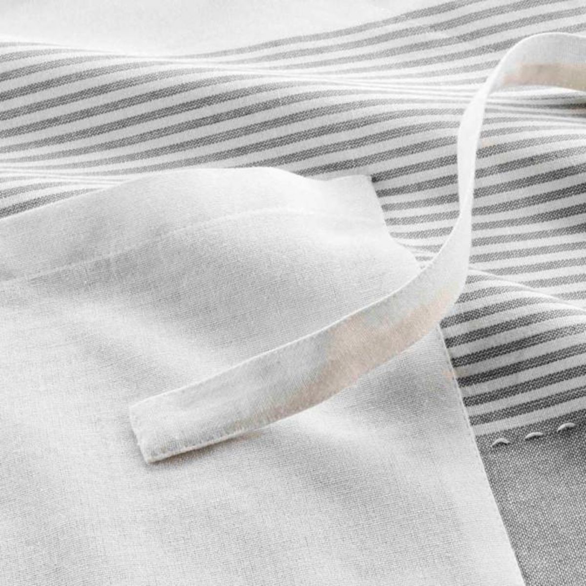 Paris Prix Tablier de Cuisine Avec Poche  Iliade  84cm Gris