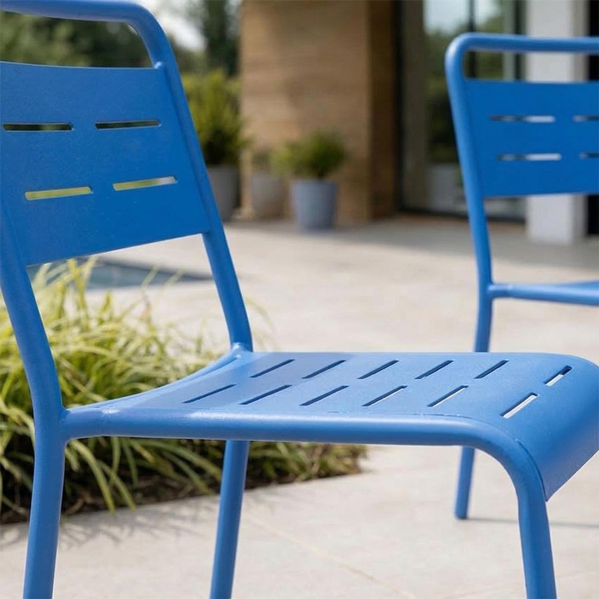 CONCEPT USINE Ensemble de 4 chaises de jardin empilables bleues BERGAME