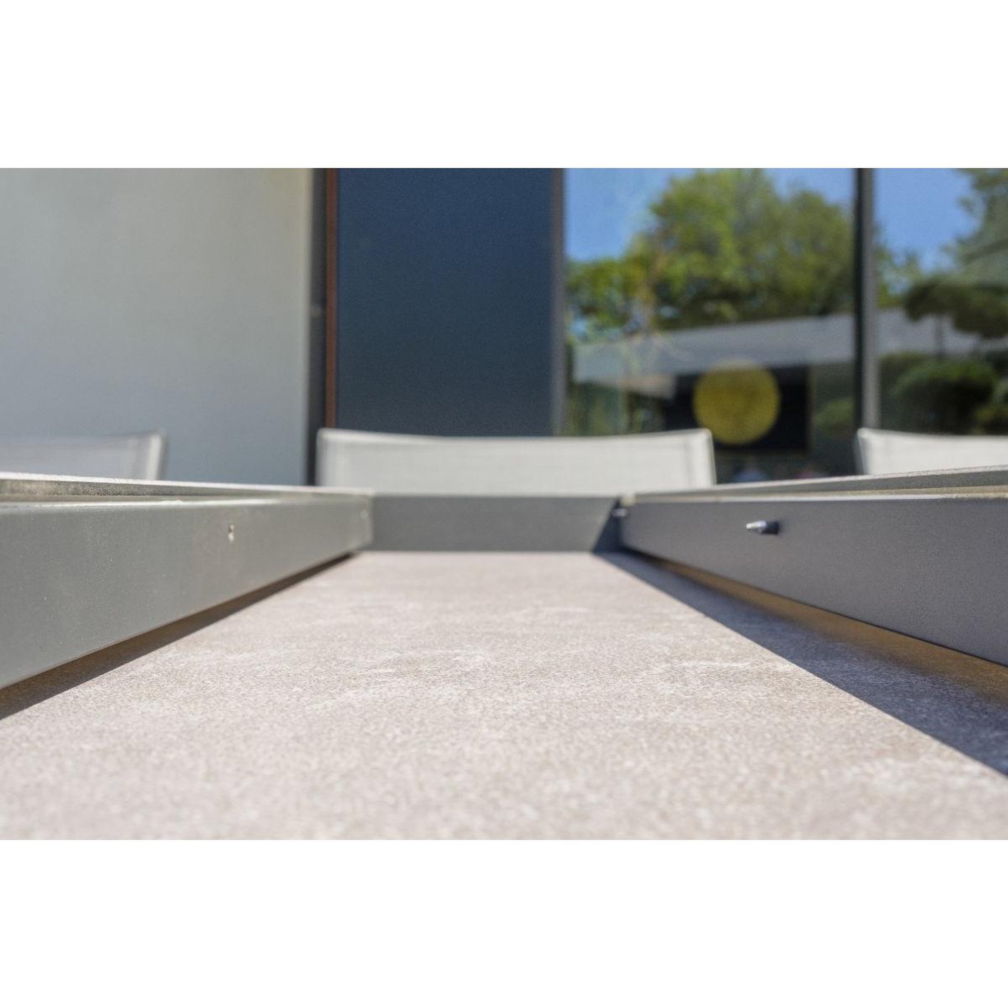 Voir la diapositive 5 : DCB GARDEN Ensemble Table de Jardin en Céramique 8 Chaises & 2 Fauteuils  Stockholm  200-300cm Gris Anthracite
