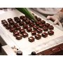 Voir la diapositive 2 : Smartbox Ballotin de 24 chocolats artisanaux à déguster à la maison - Coffret Cadeau Gastronomie